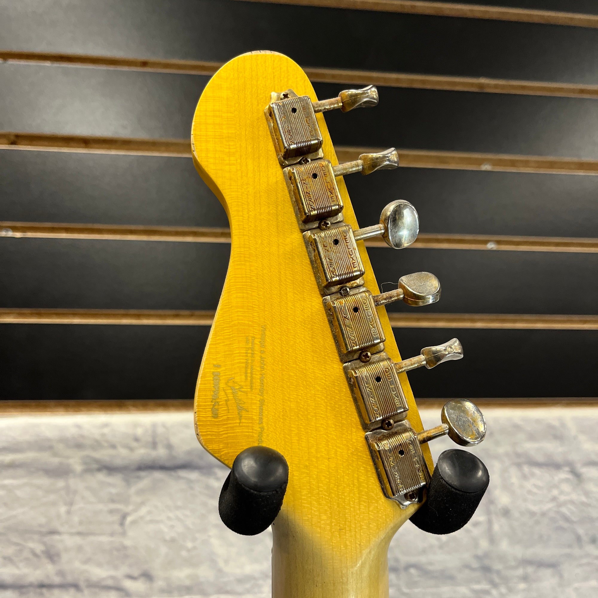 Vintage (Brand) V6MRTBG Distressed Finish Thomas Blug Strat