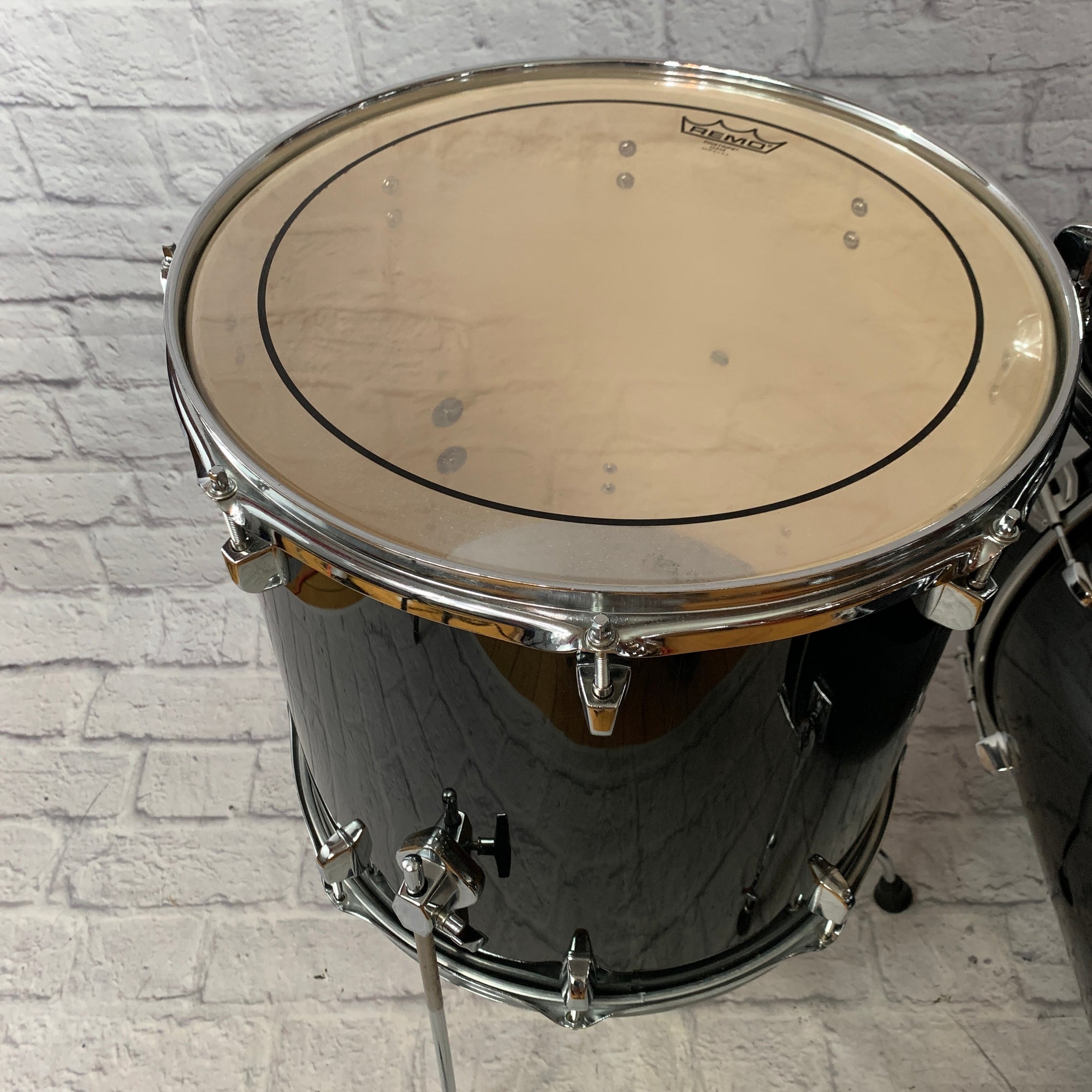 Crush Alpha 5 Piece Black Drum Kit