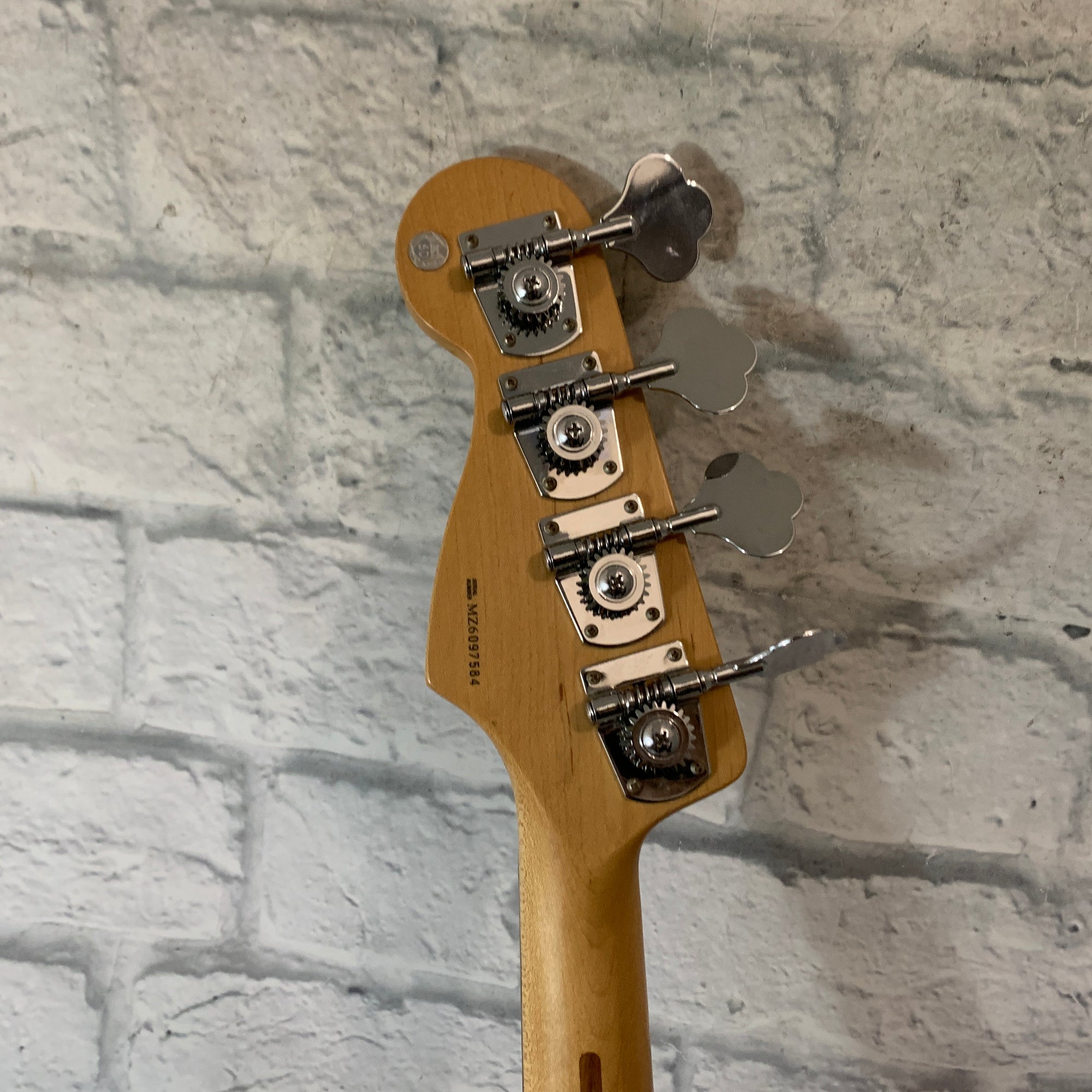 Fender MIM Jazz Bass 4 String Active Pickups