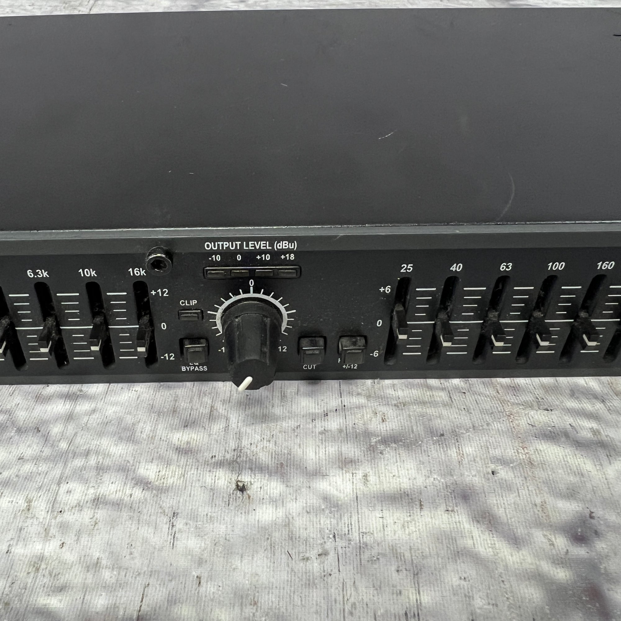 DBX 215 Rack EQ