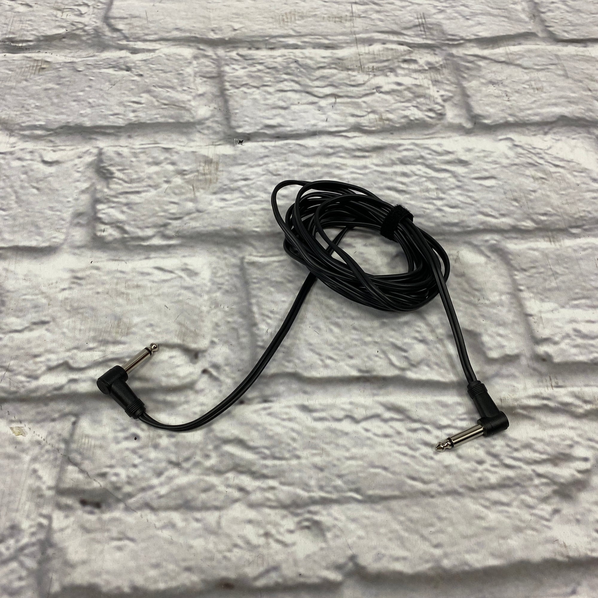Unknown Right-Angle Instrument Cable