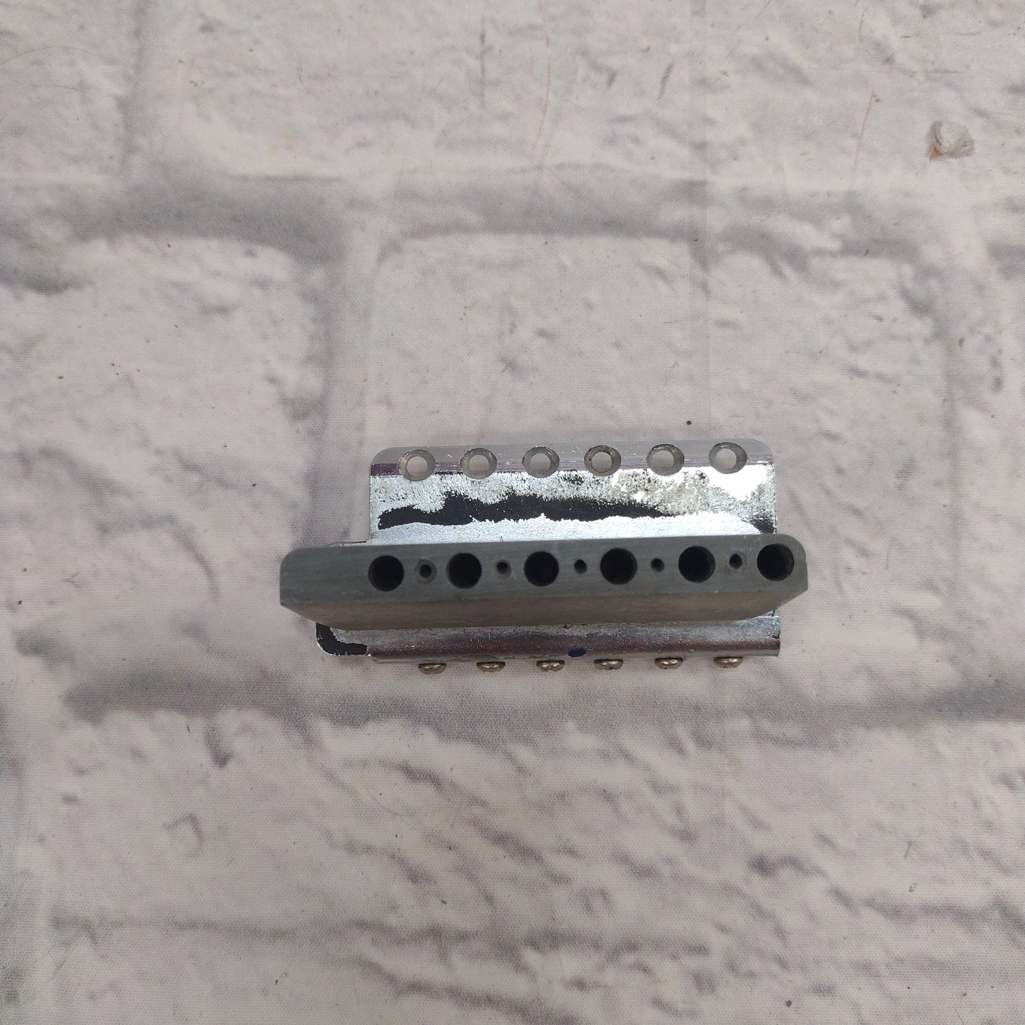 Unknown Stratocaster Tremolo Bridge with Saddles