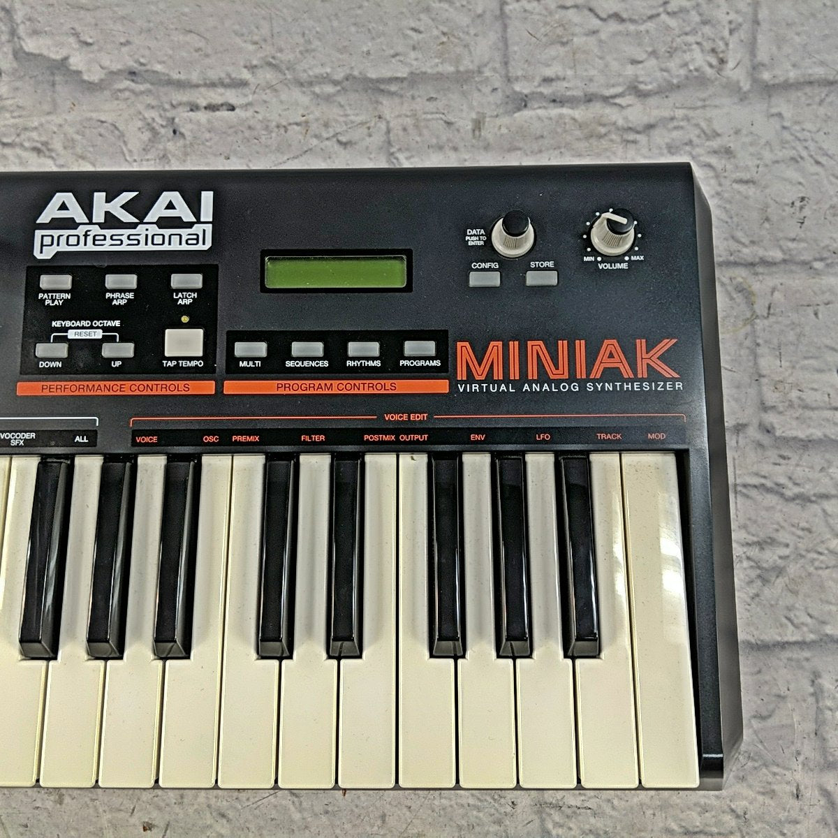 AKAI MINIAK ヴァーチャルアナログシンセサイザー - 鍵盤楽器