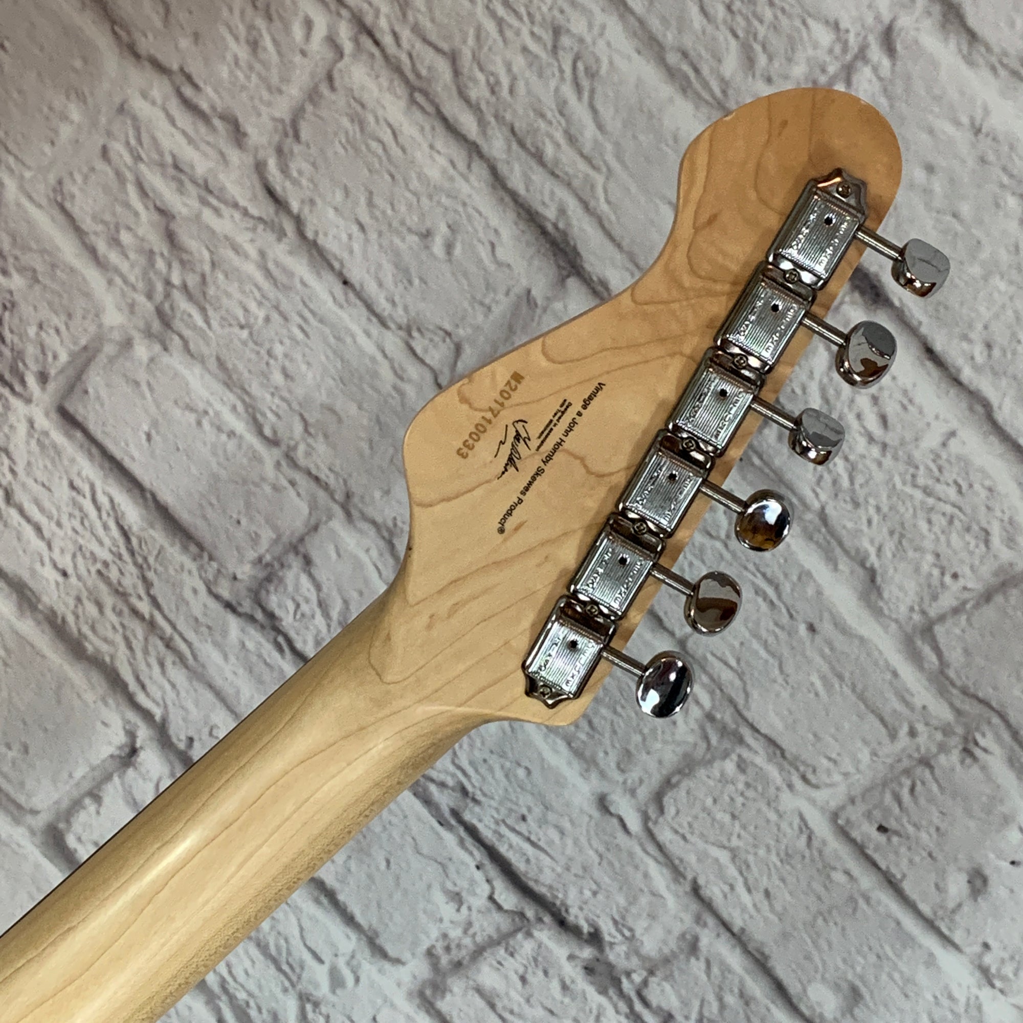 ** Vintage V72‑FTB Singlecut Semi‑Hollow Flamed Tobacco Burst