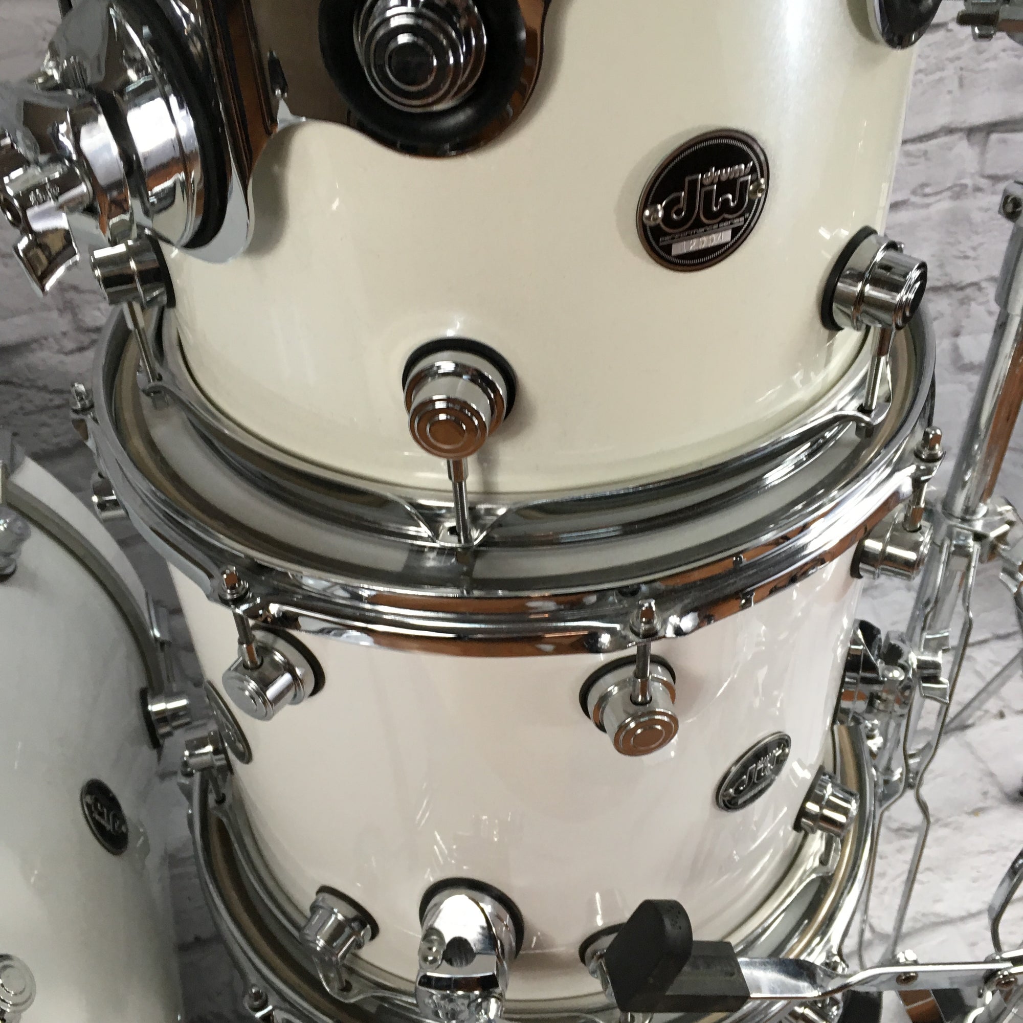 ** DW Performance Series 5 Piece Ice White w/ hardware