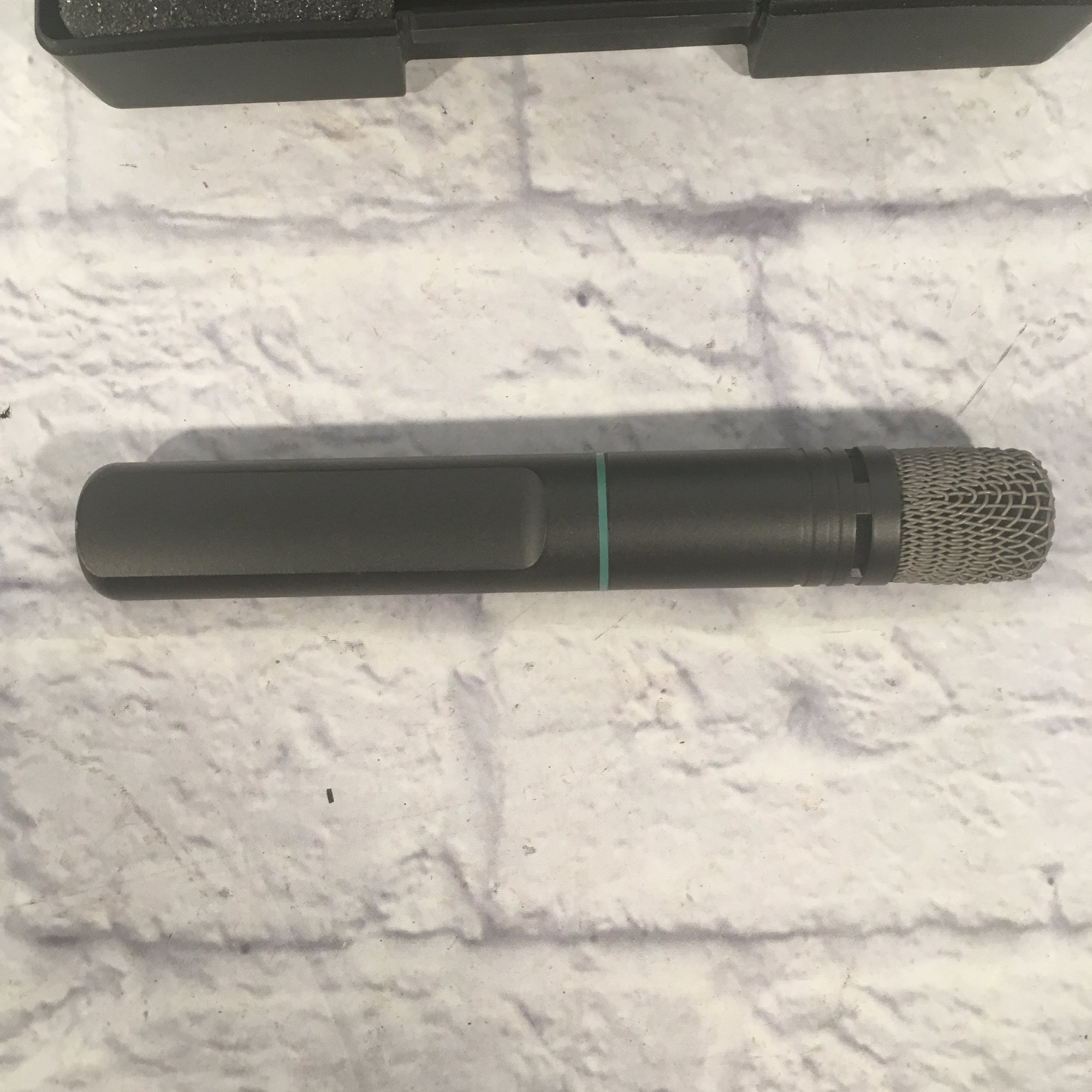 AKG C 1000 S Cardioid Condenser Microphone w Case