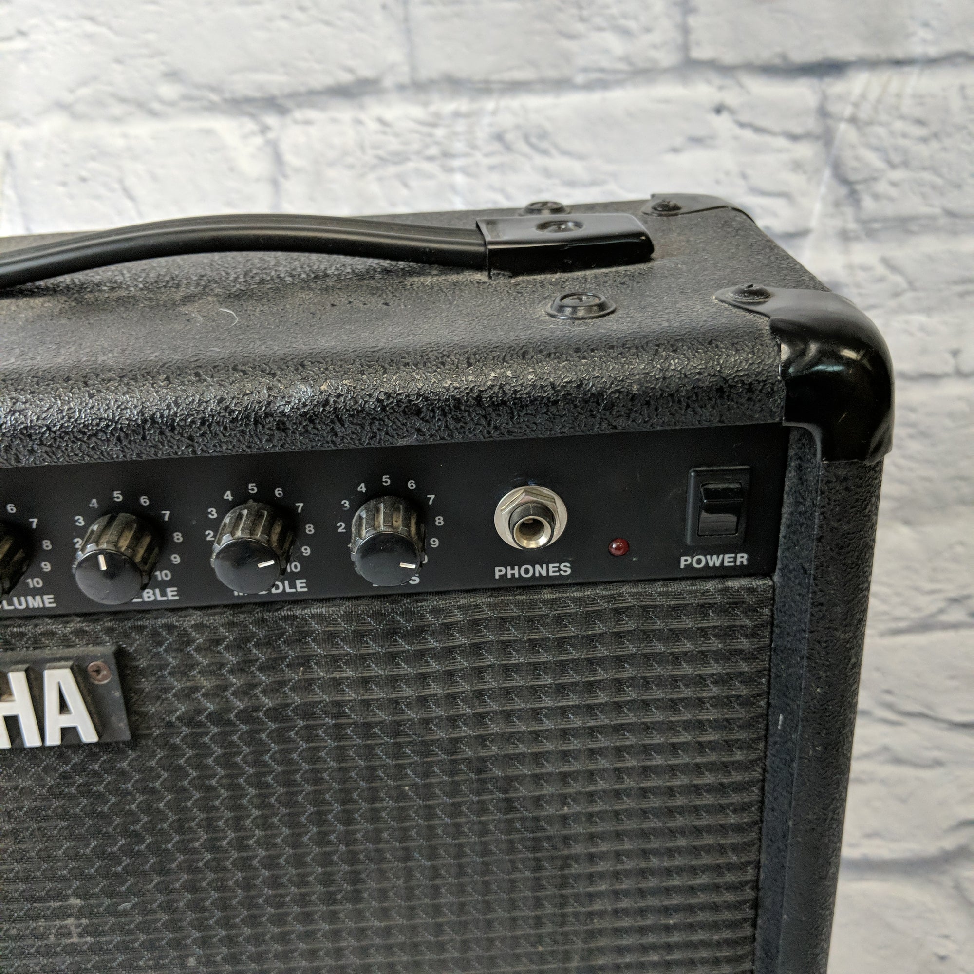 Yamaha HY-10G III 25 Watt Guitar Combo Amp
