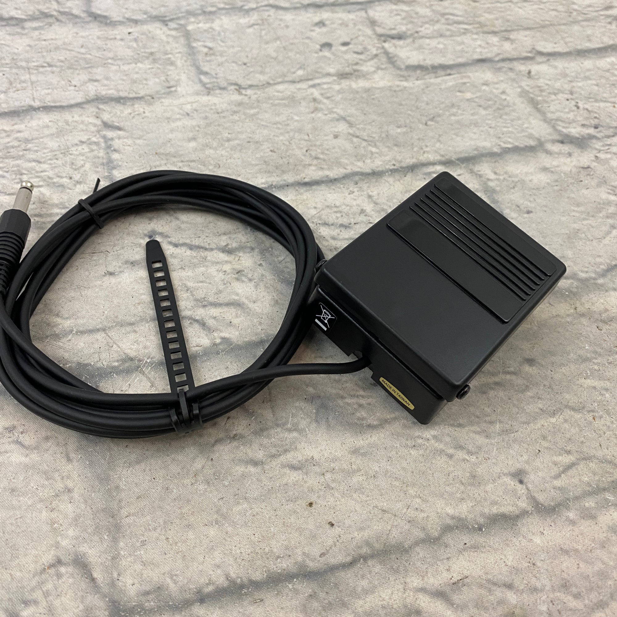 roland pedal switch dp-2 Roland DP-2 Pedal Switch Sustain Pedal