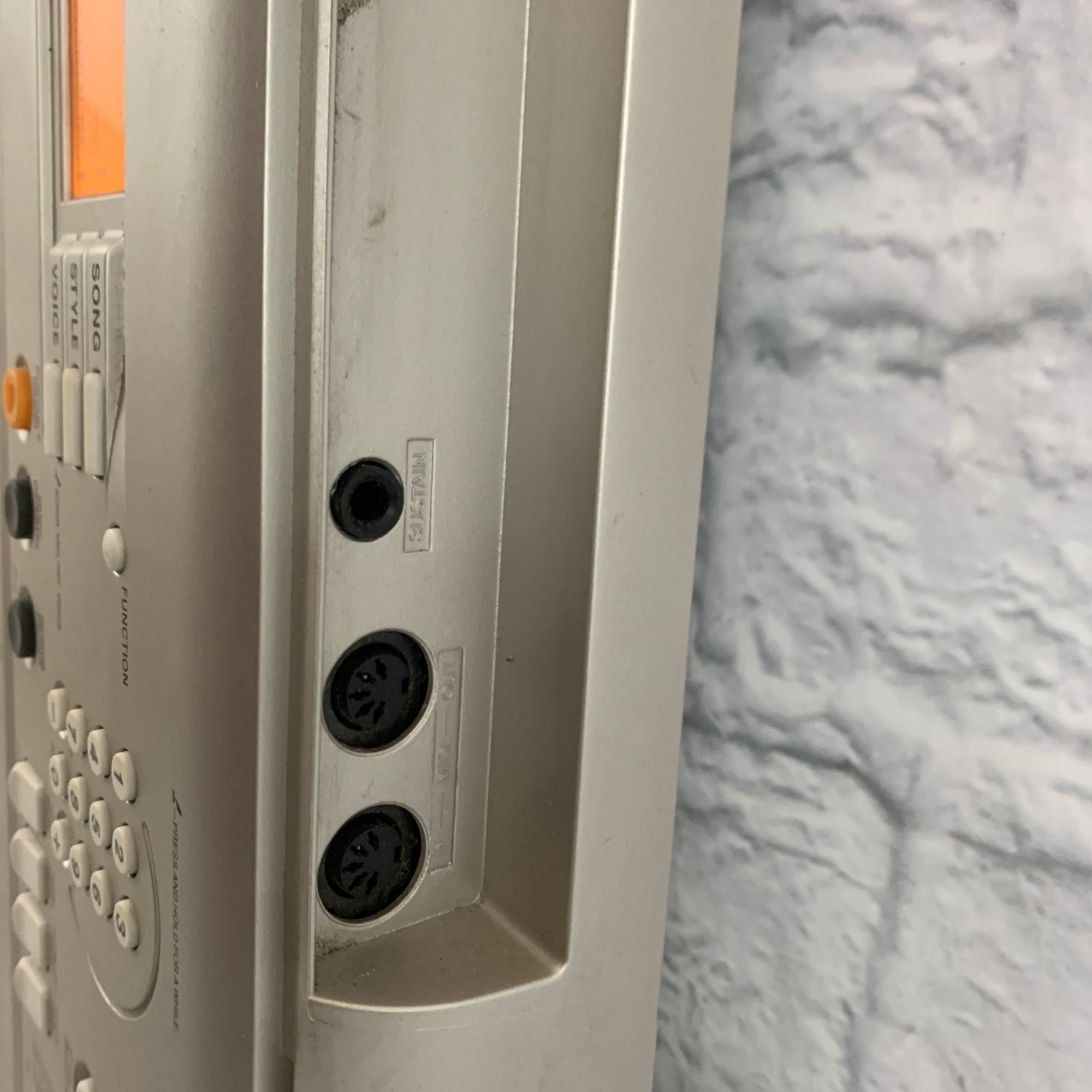 Yamaha PSR-E313 61-Key Digital Piano