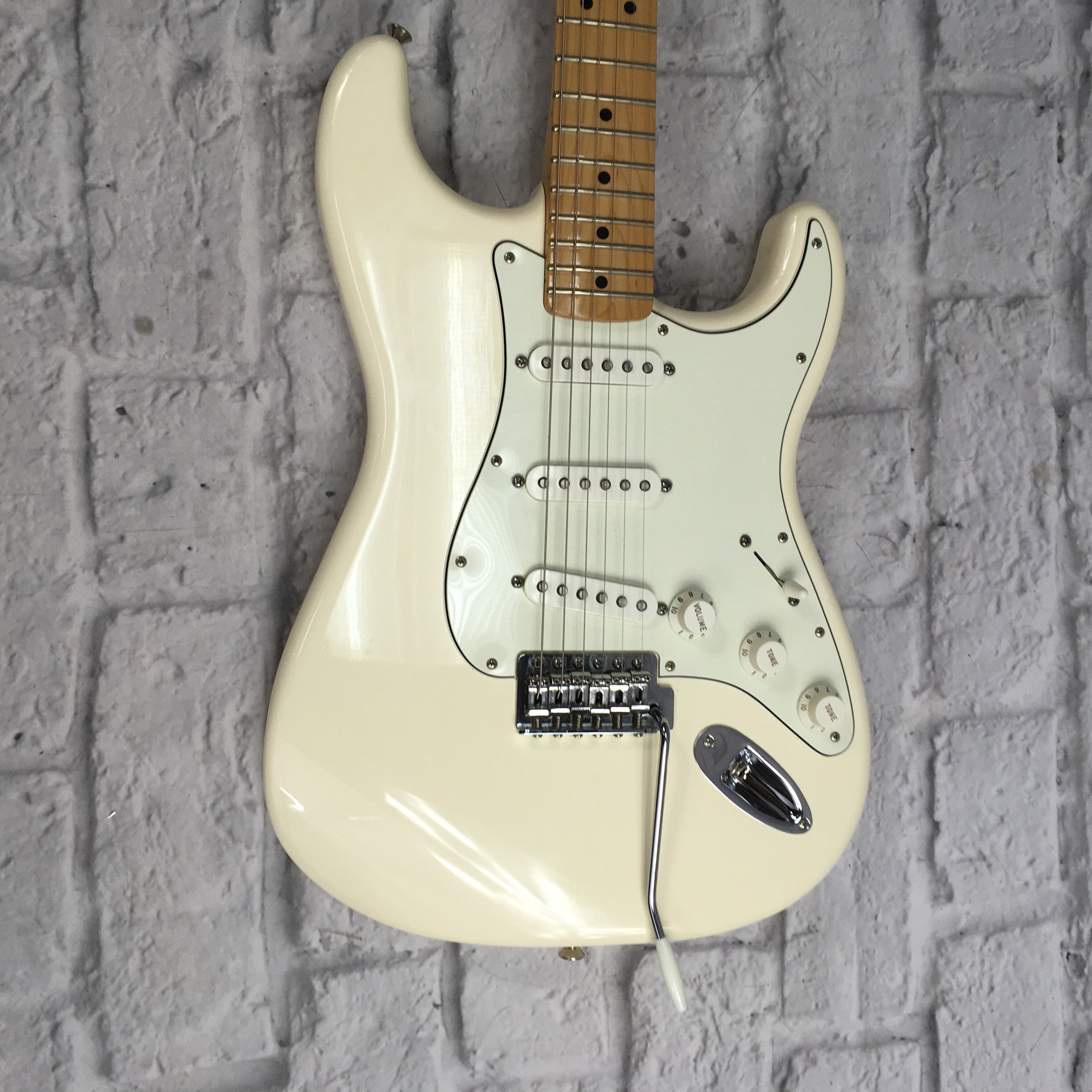 2014 Fender White Mexican Stratocaster Evolution Music