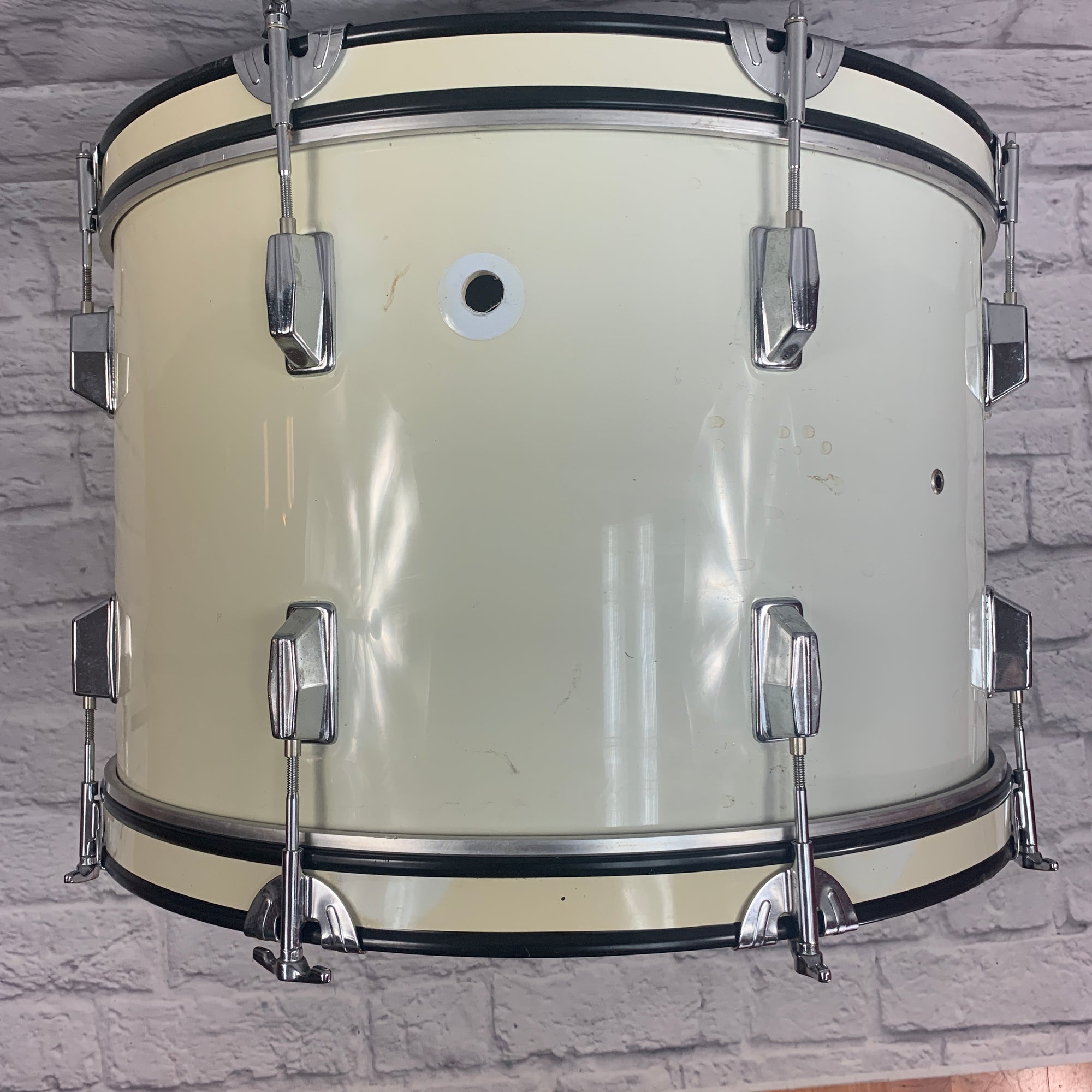 Sunlite 22in Bass Drum, White, Missing Legs & Brackets