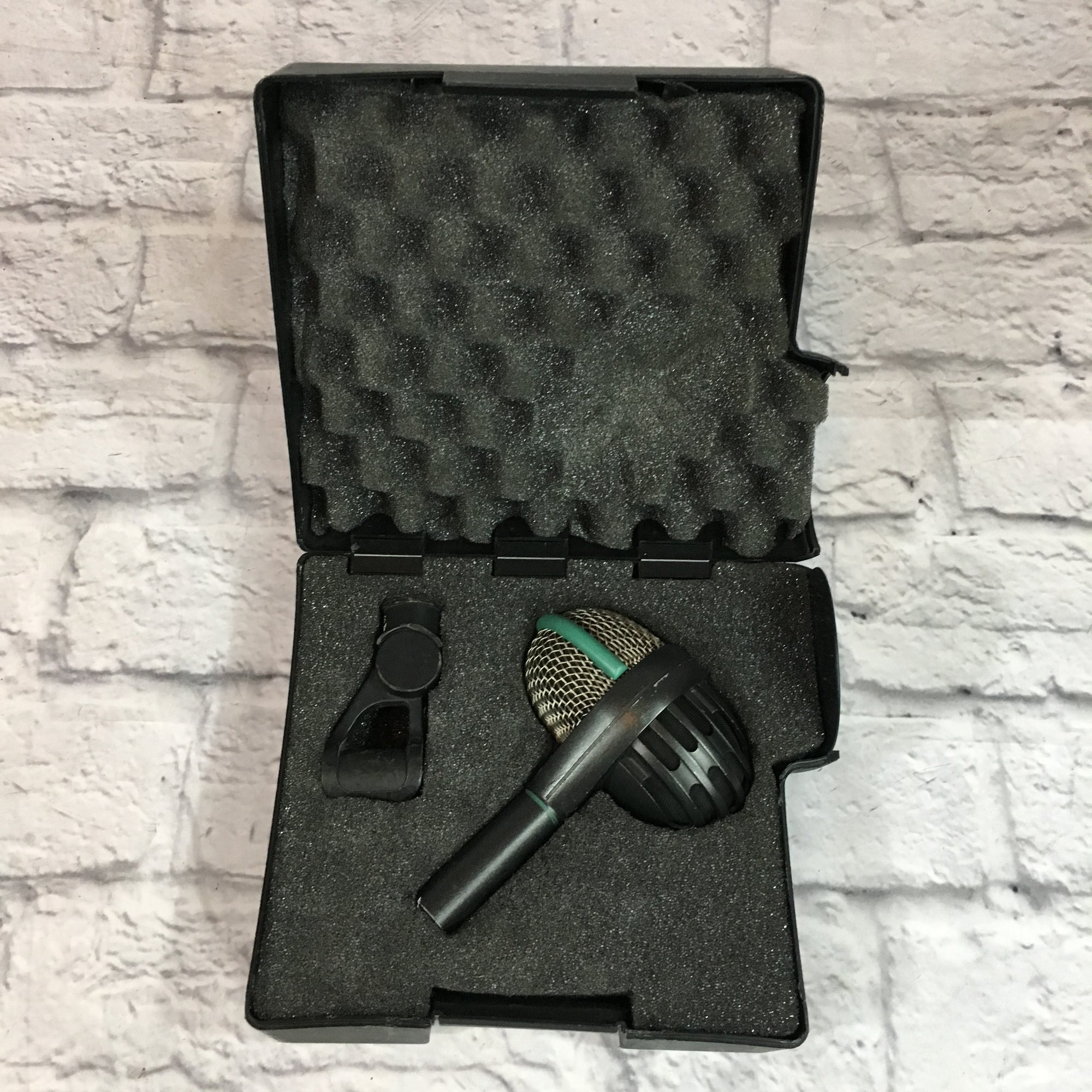 AKG D112 Dynamic Microphone