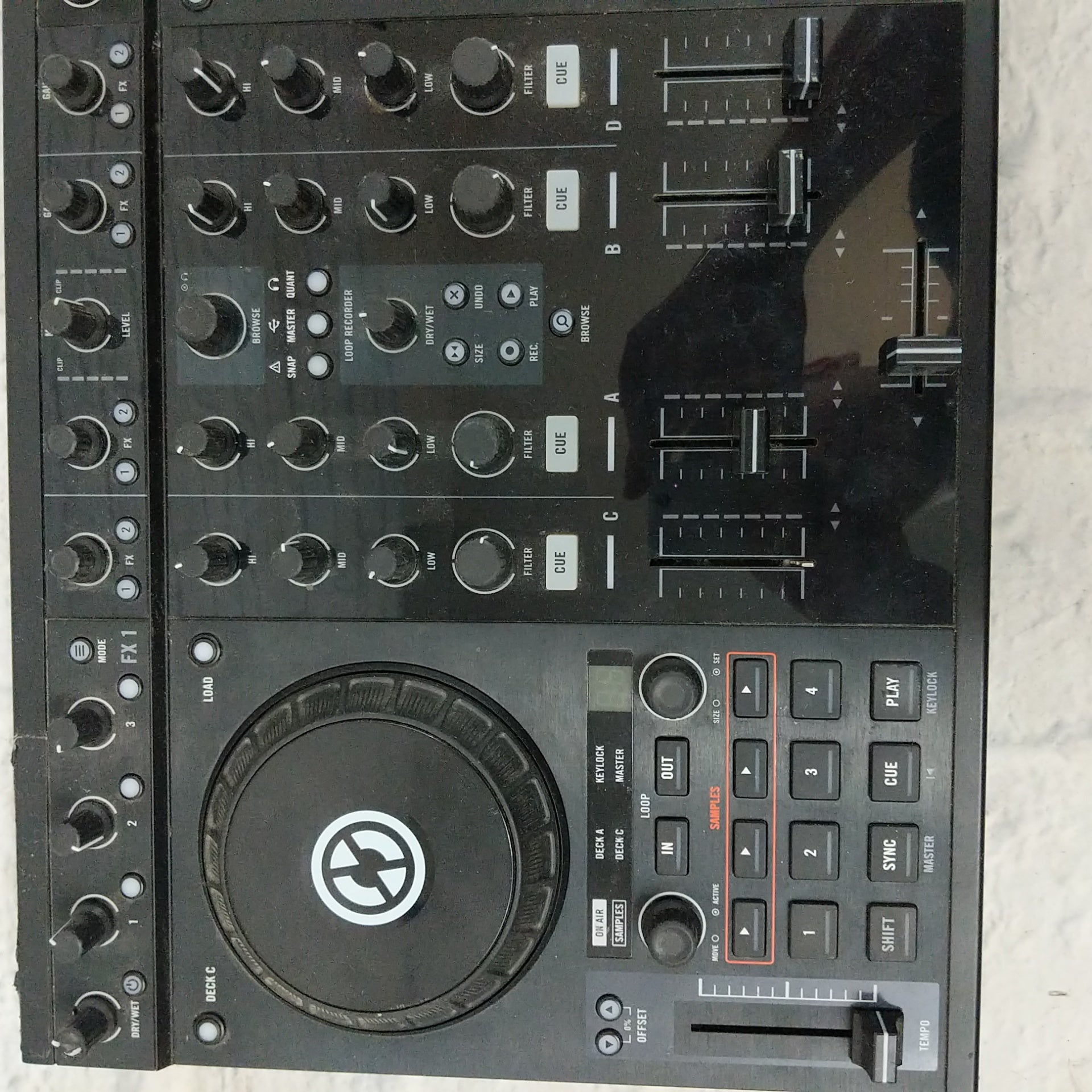 Native Instruments Traktor Kontrol S4 mk1 - Evolution Music Native Instruments Traktor Kontrol S4 mk1 - Evolution Music