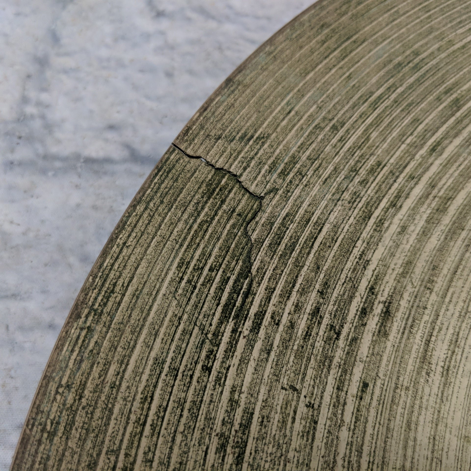 Zildjian Medium Crash 16" (Cracked)