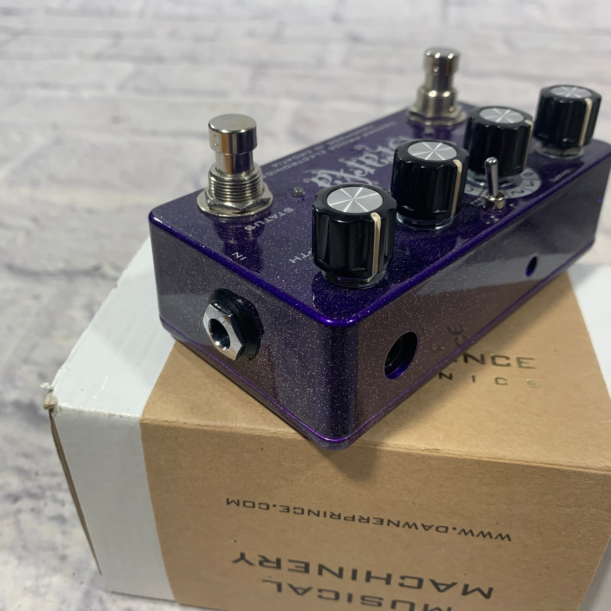 ギター Dawner Prince Electronics Starla tremolo Dawner Prince Starla Tap Tempo Tremolo – United States