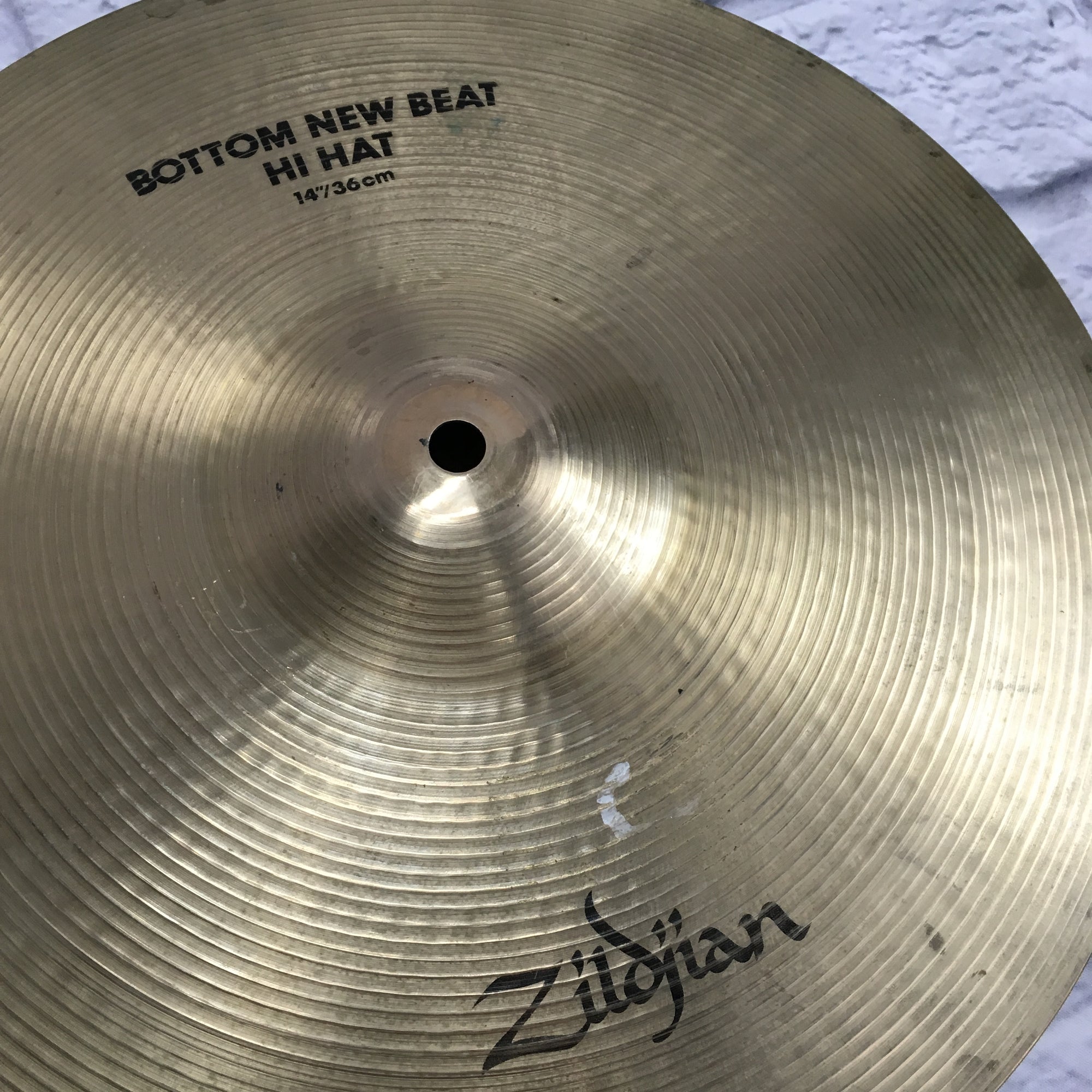 Zildjian 14in New Beat Bottom Hi Hat with 2004 Avedis Top
