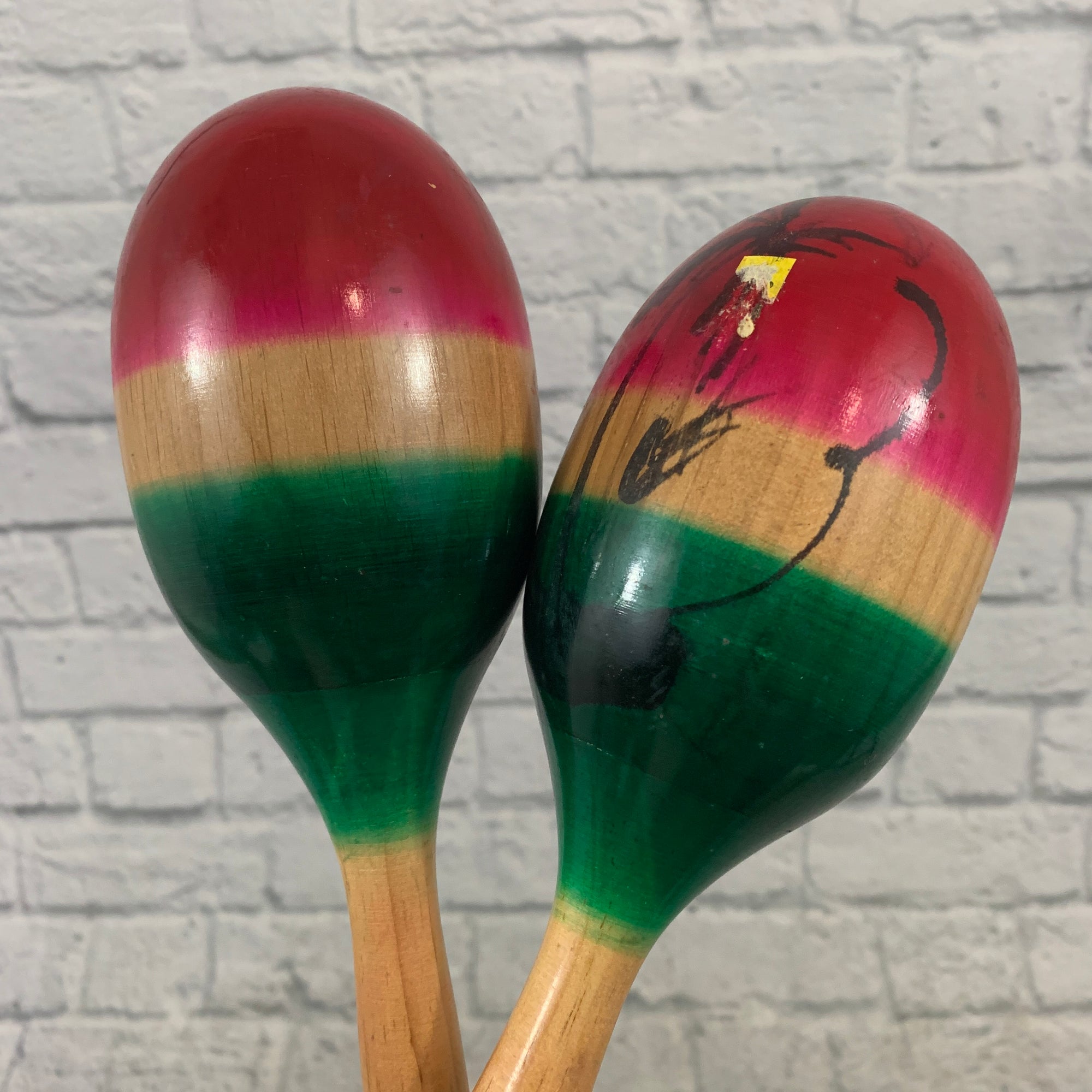 Unknown R/W/G Maracas Pair