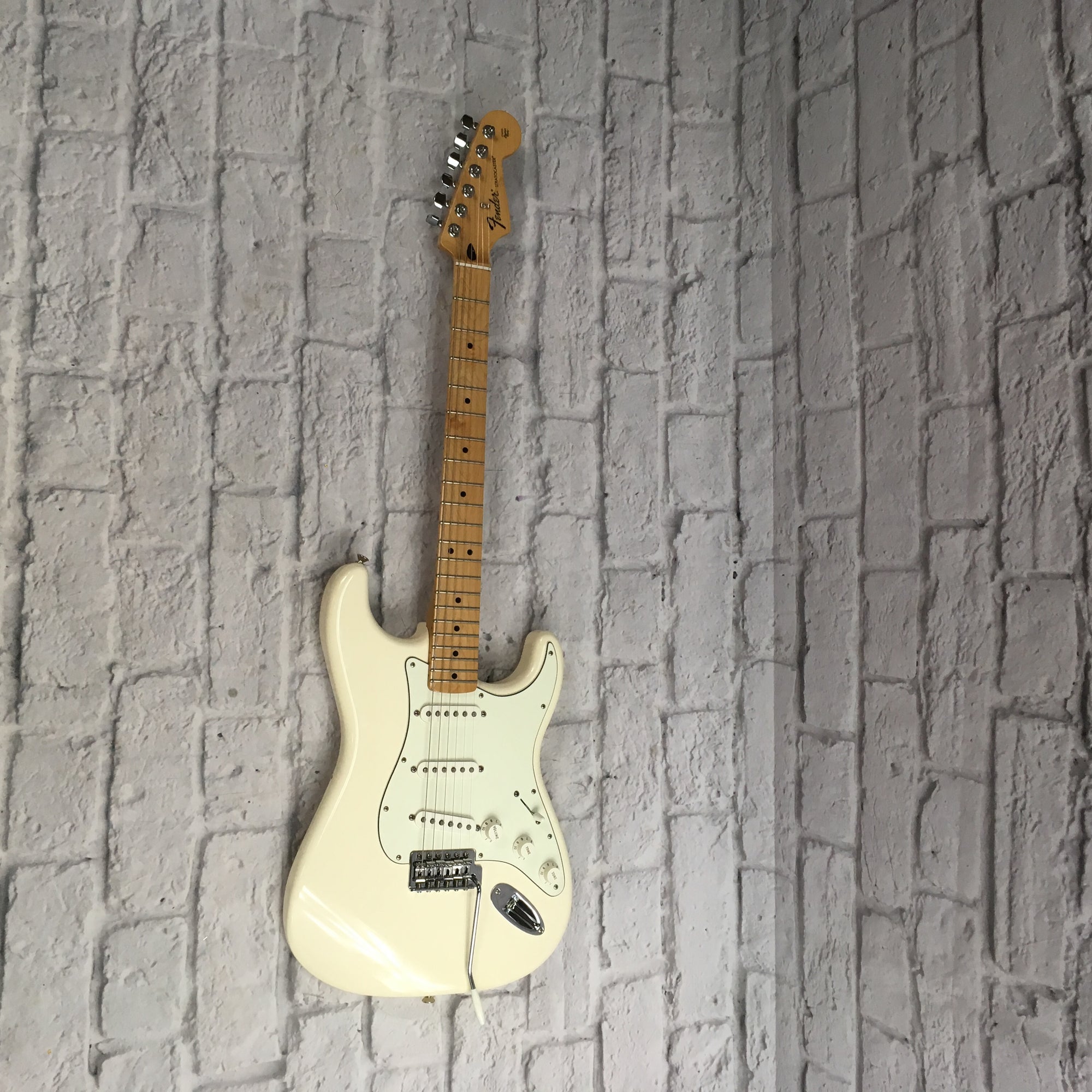 2014 Fender White Mexican Stratocaster - Evolution Music