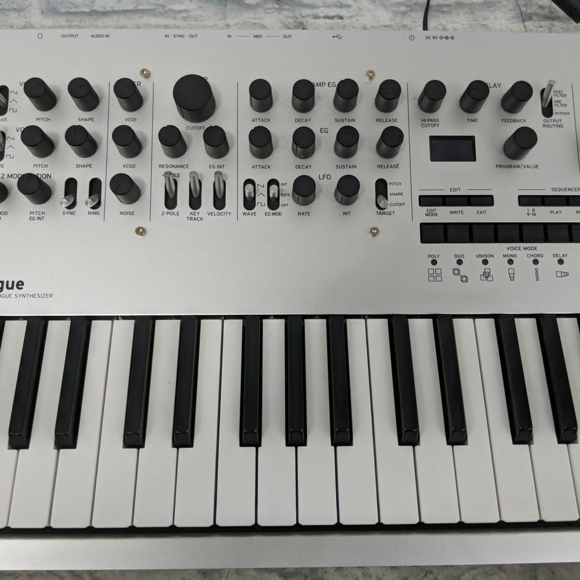 Korg Minilogue Synthesizer