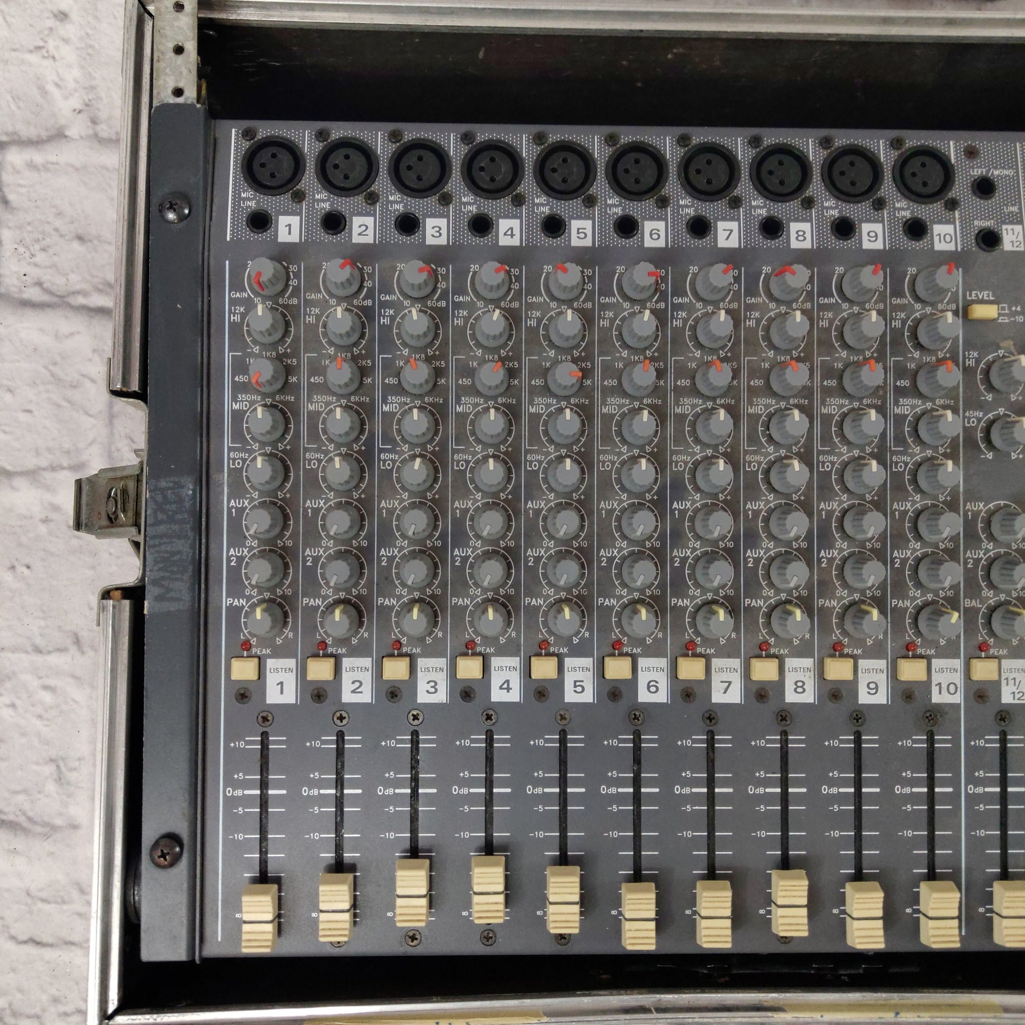 Studiomaster Club 2000 142 Mixer with Road Case