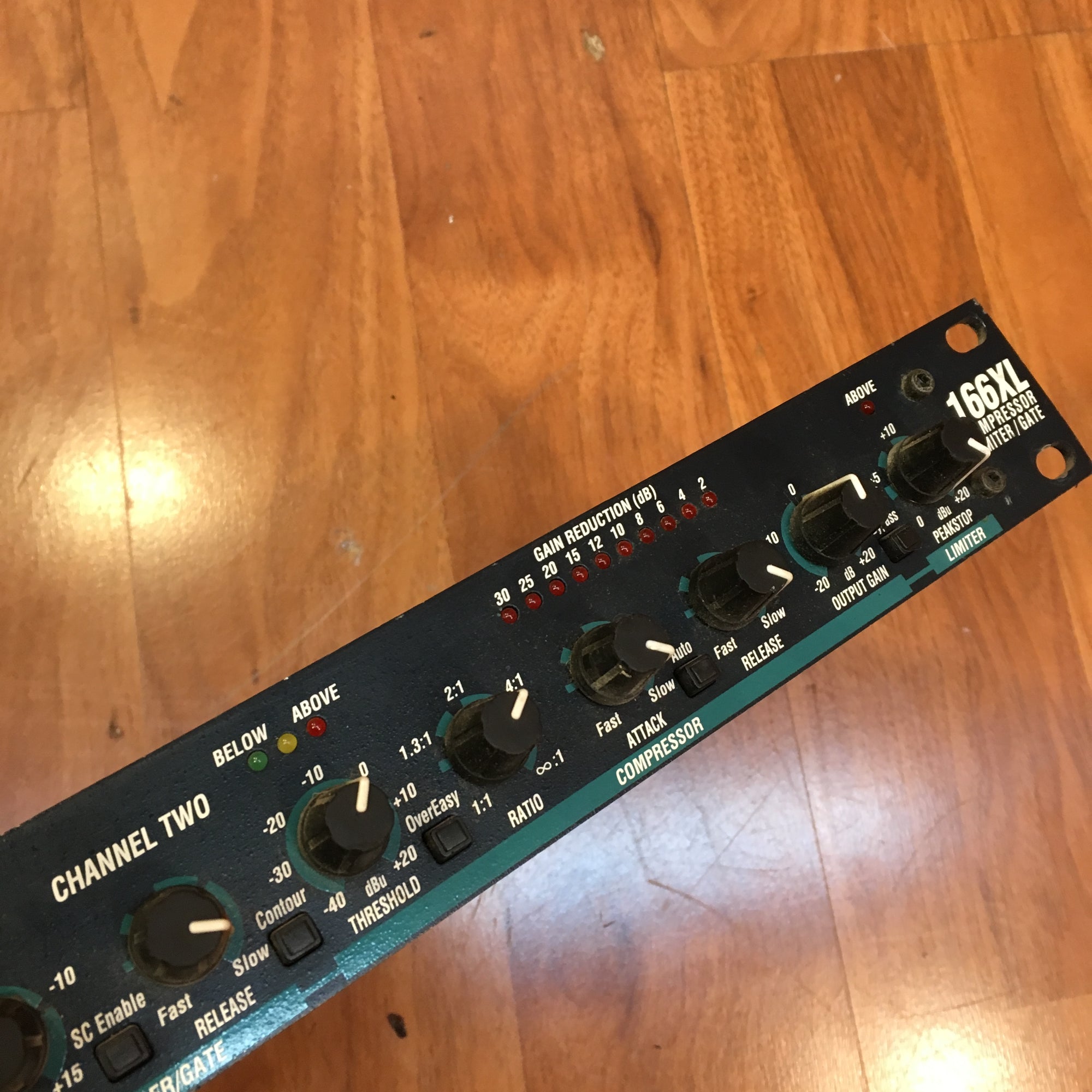 DBX 166XL Stereo Compressor Limiter