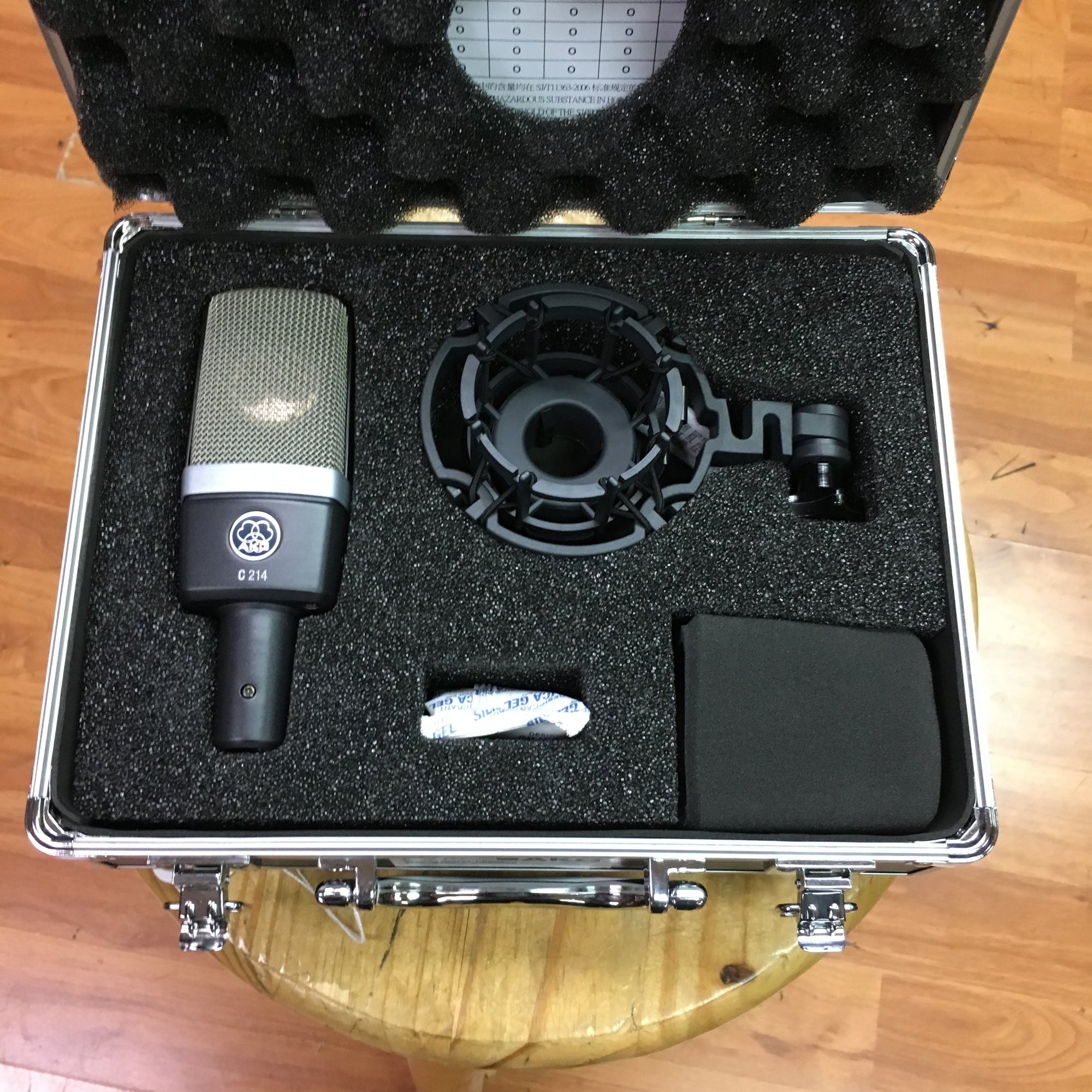 AKG C214 Microphone w. Case - Evolution Music