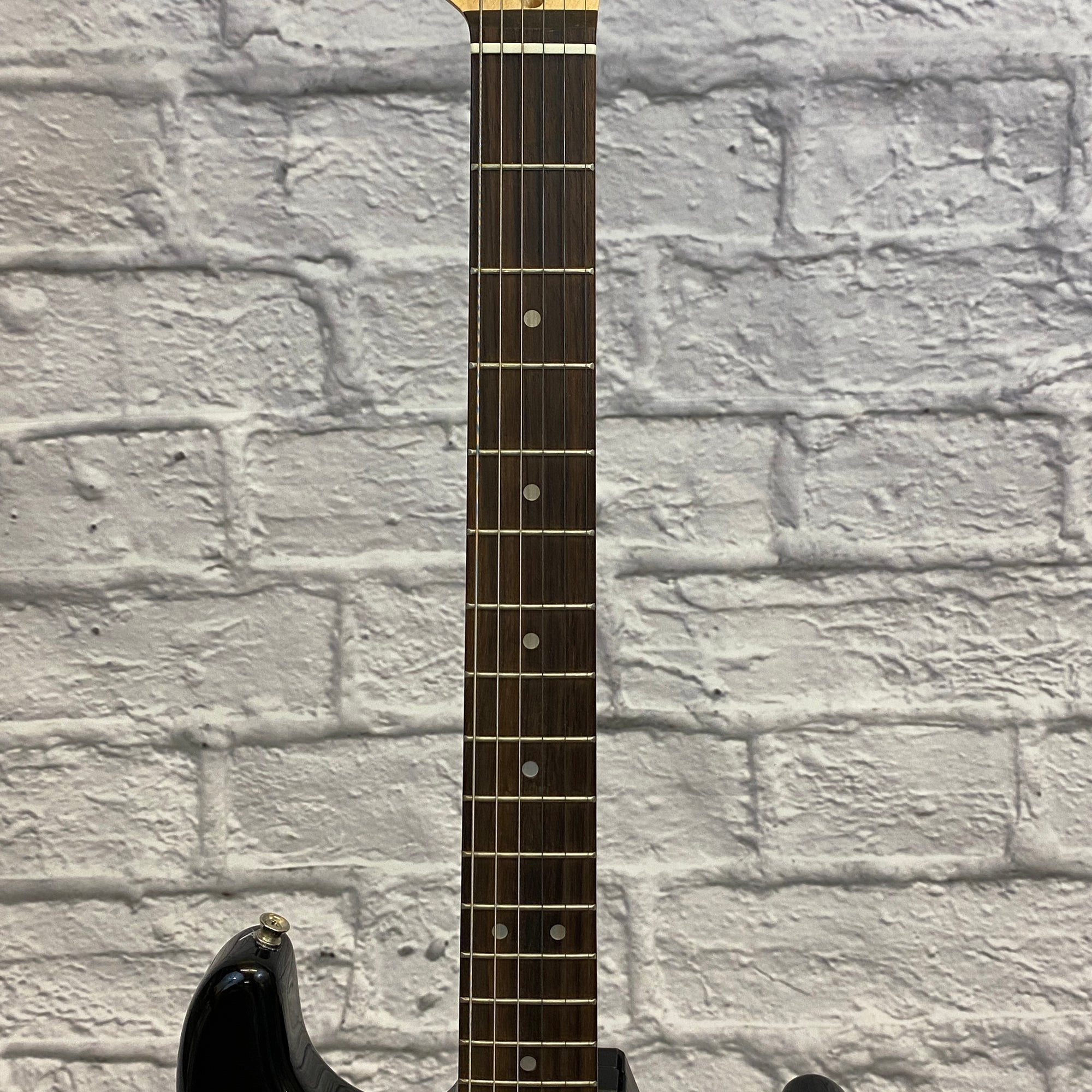 Squier SE Stratocaster Electric Guitar Black