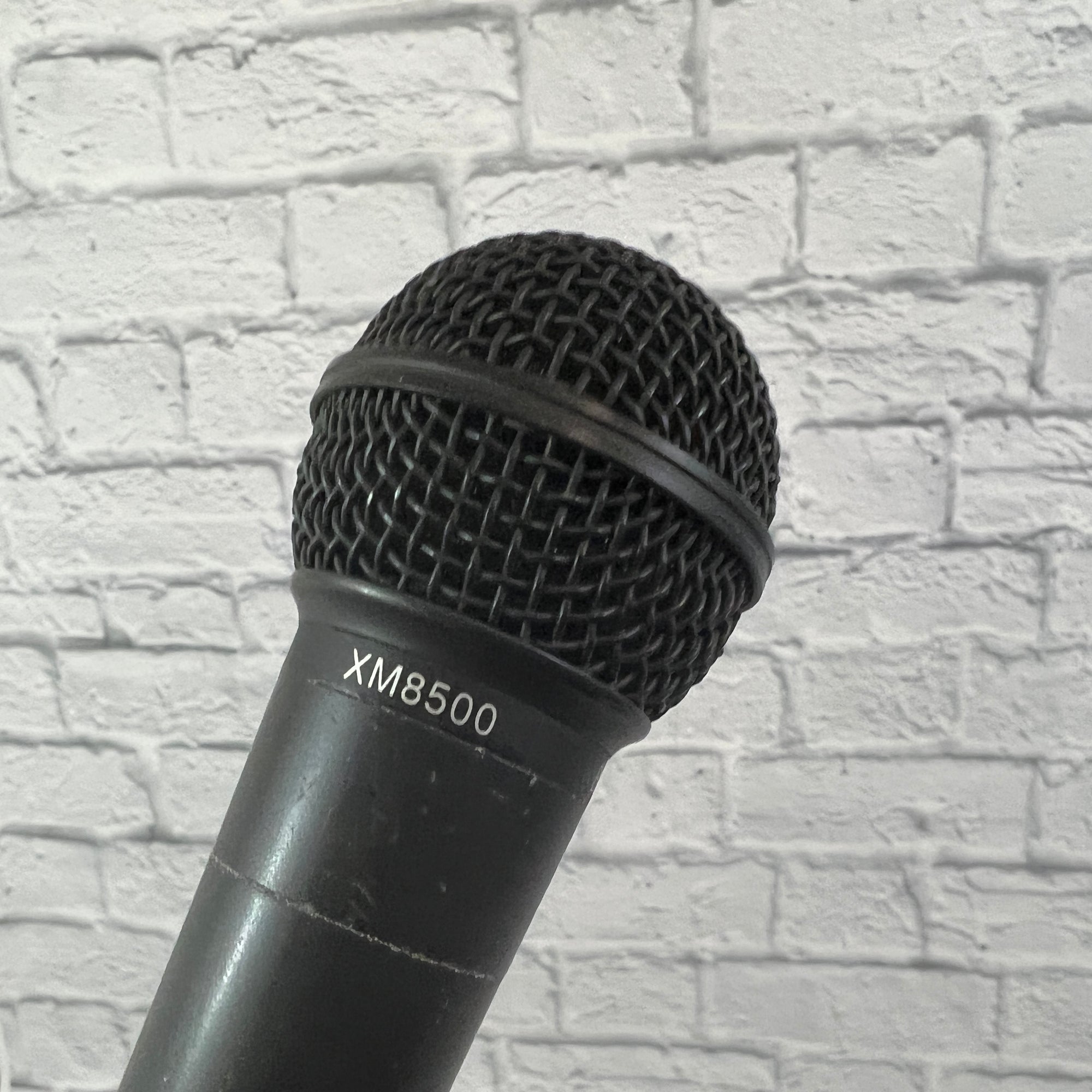 Behringer Ultravoice XM8500 Cardioid Dynamic Vocal Microphone