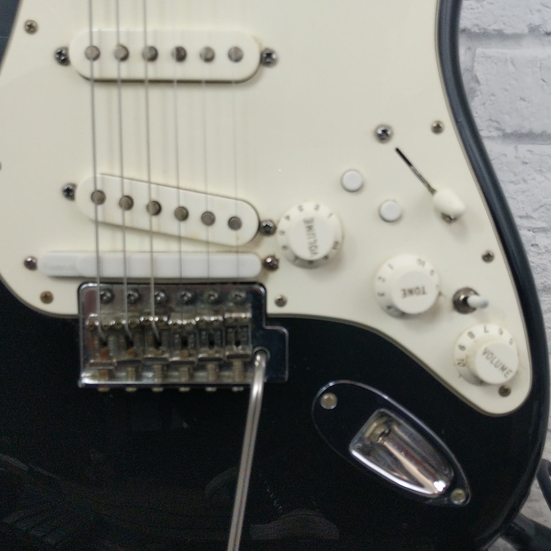 ** Fender Stratocaster with Roland GK pickup 1999 Black MIM w SKB Case