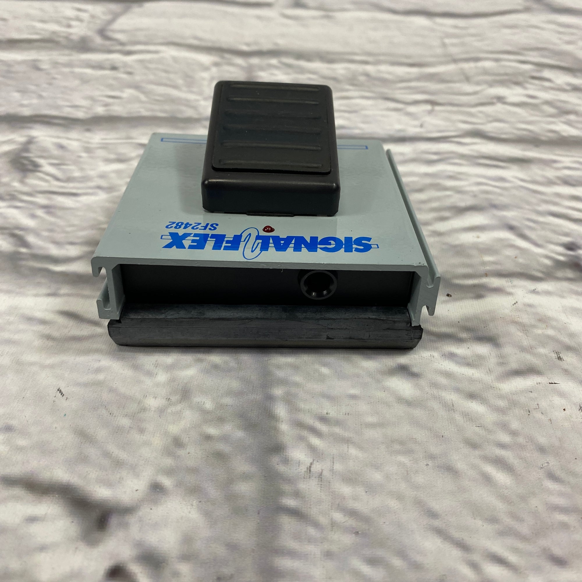 Signal Flex Latched Footswitch