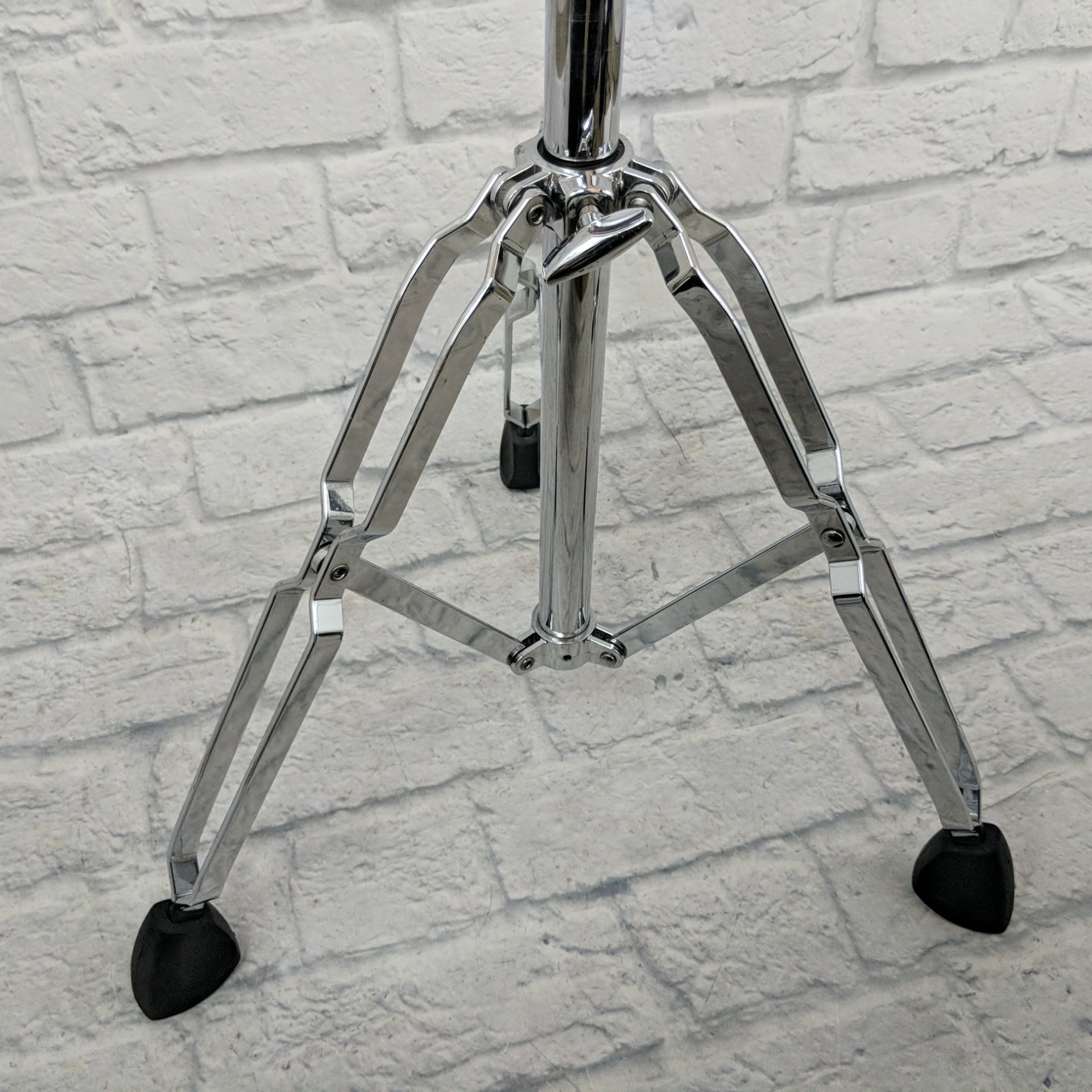 Sakae WTS200D Double Braced Double Tom Stand