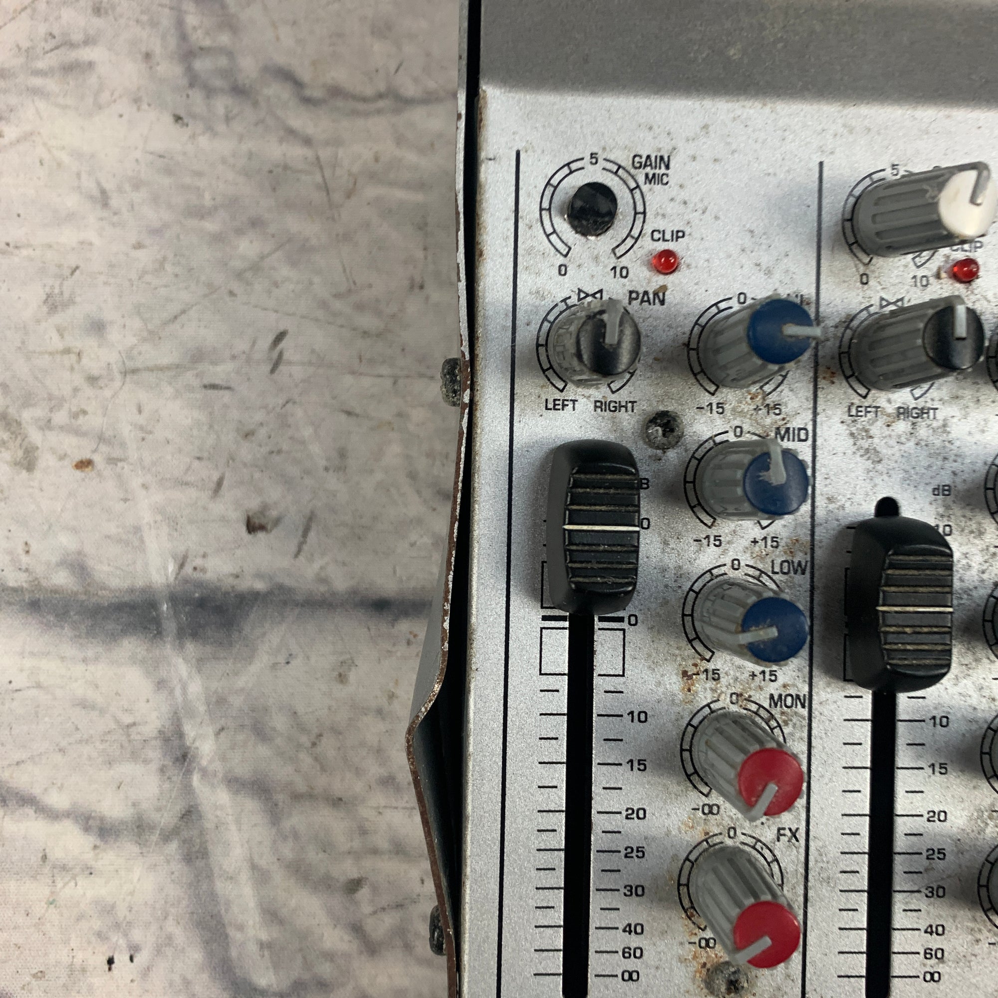 Behringer Eurorack UBB1002 Mixer AS-IS