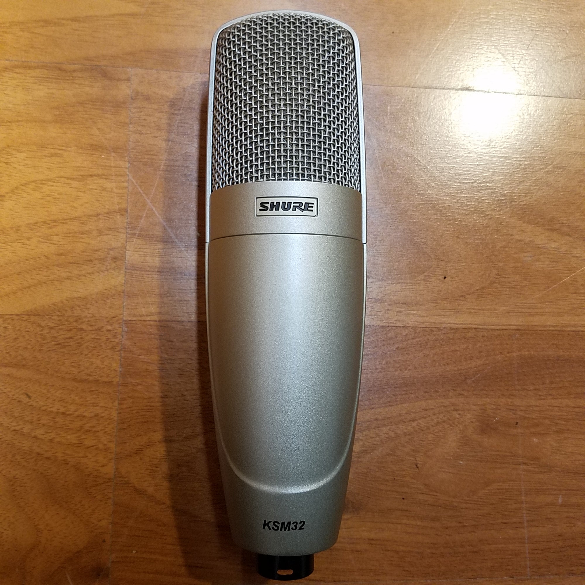 Shure KSM 32 Condenser Microphone w/ accessories