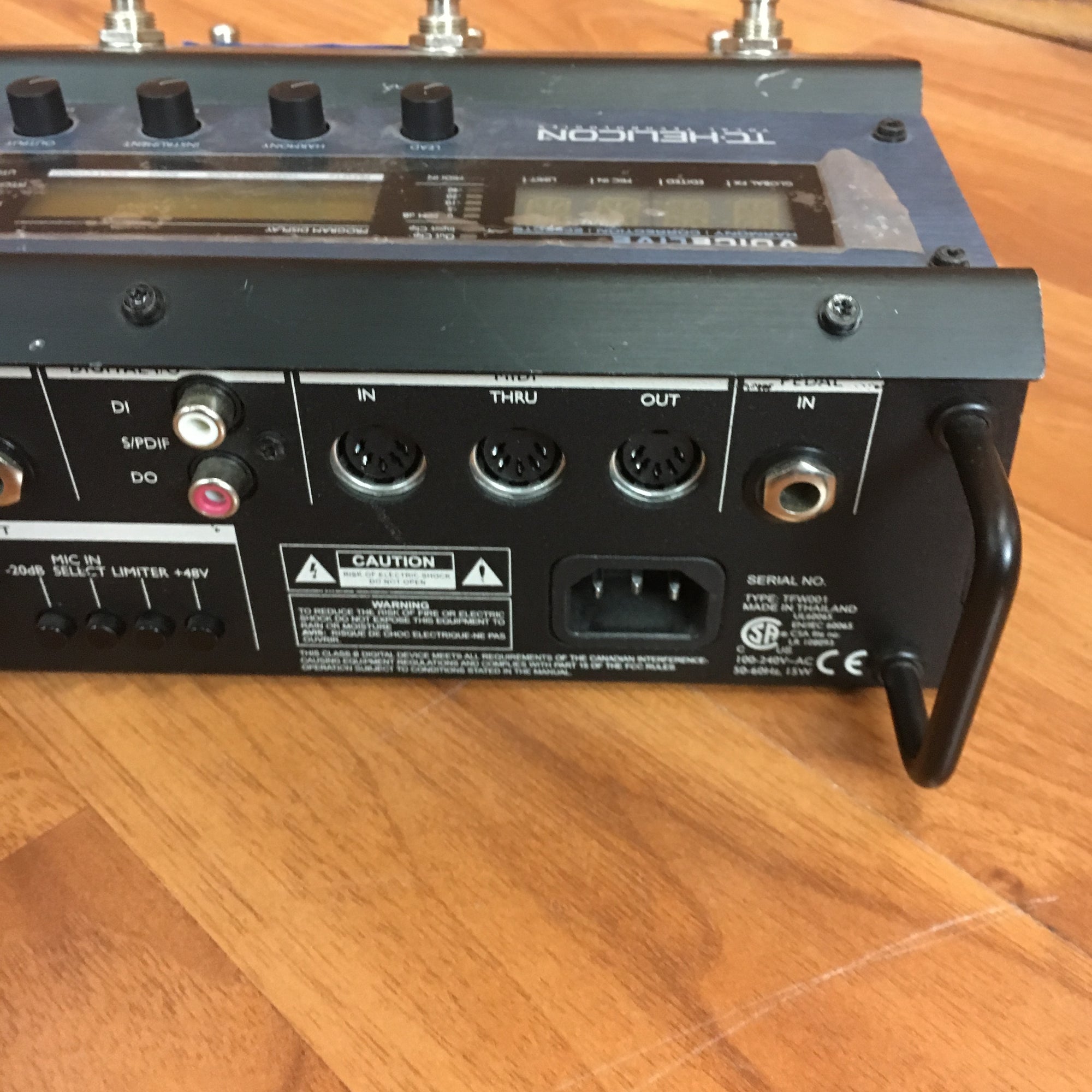 ** TC Helicon VoiceLive Vocal Floor Processor