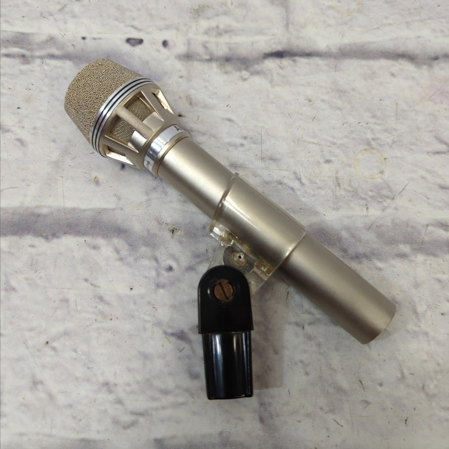 AKG D190E Cardioid Dynamic Mic with Clip