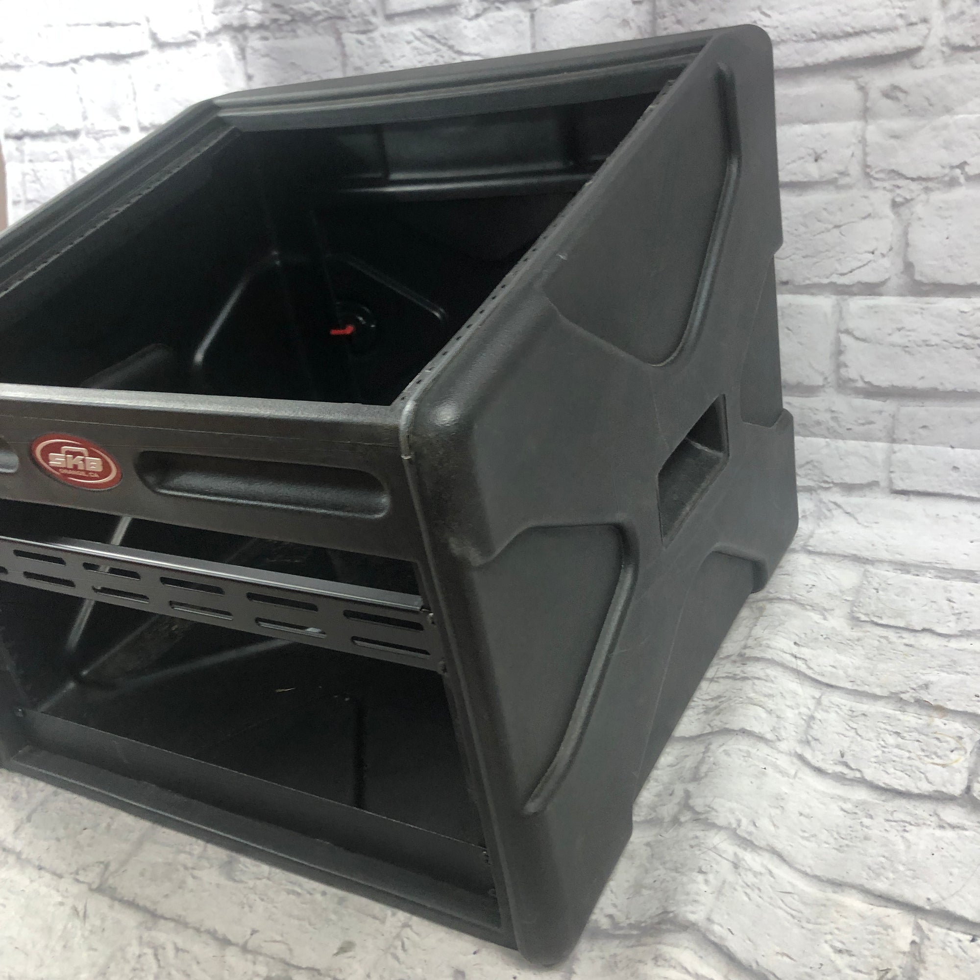 SKB 4U Rack Case with Slanted Mixer Rack Top Rack Case