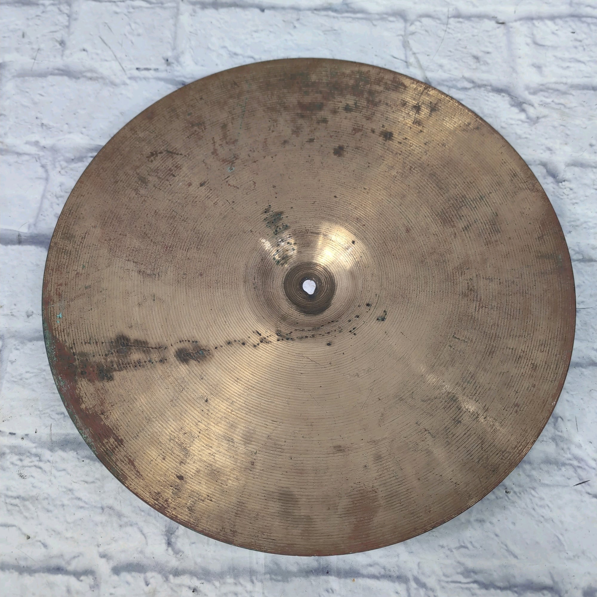 Paiste 18 Medium Thin Cymbal Keyholed