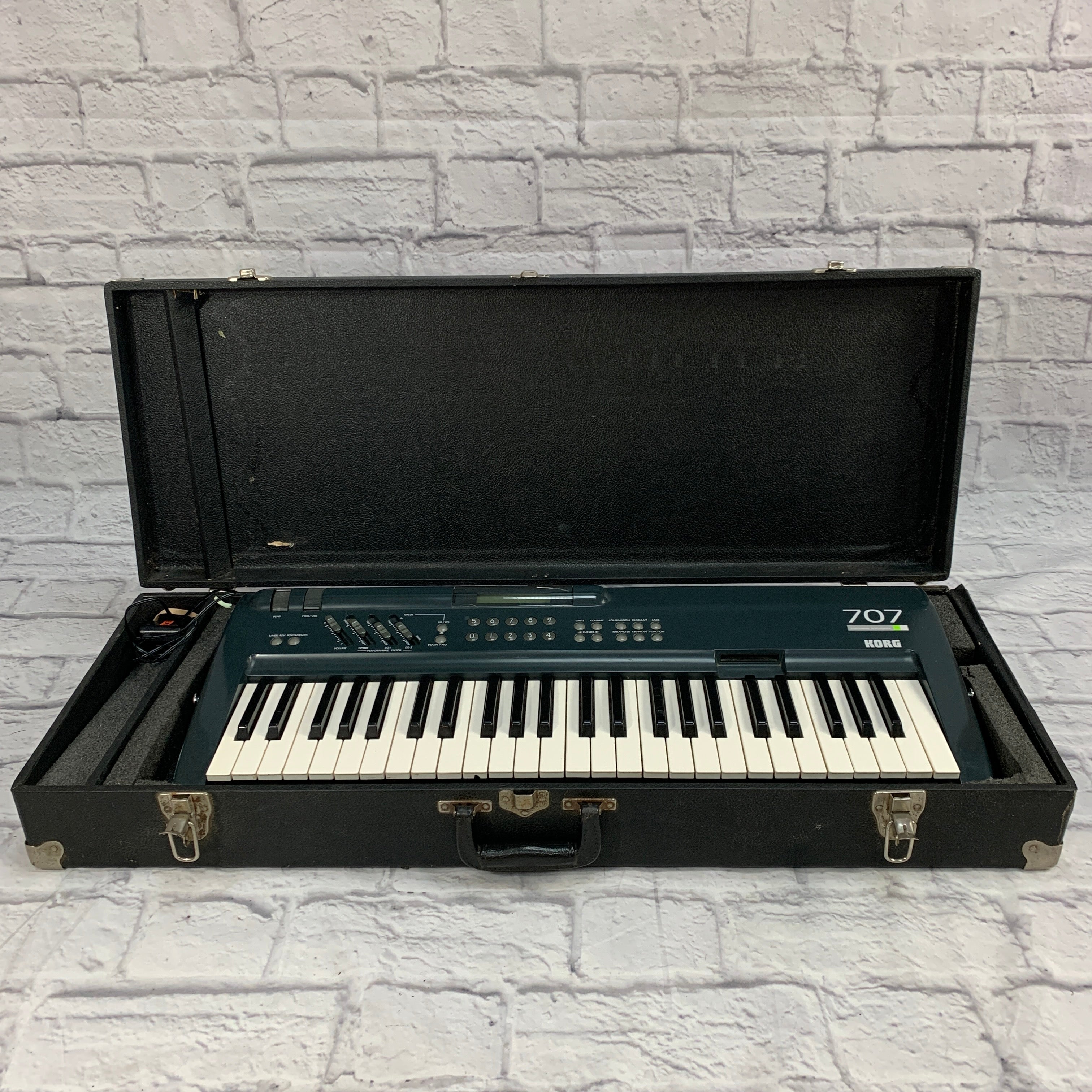 Korg 707 FM Synthesizer - Evolution Music