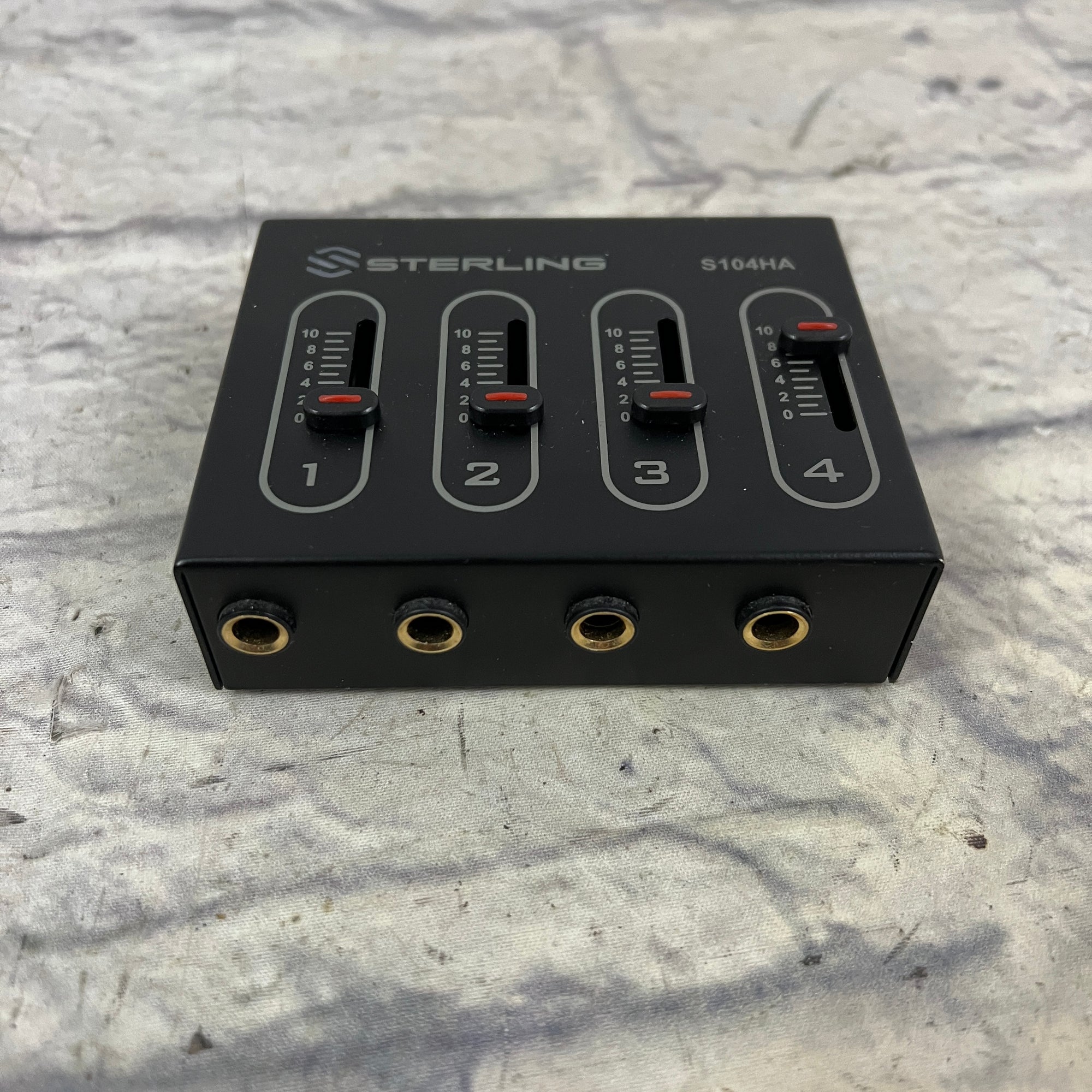 Sterling S104HA Headphone Amp