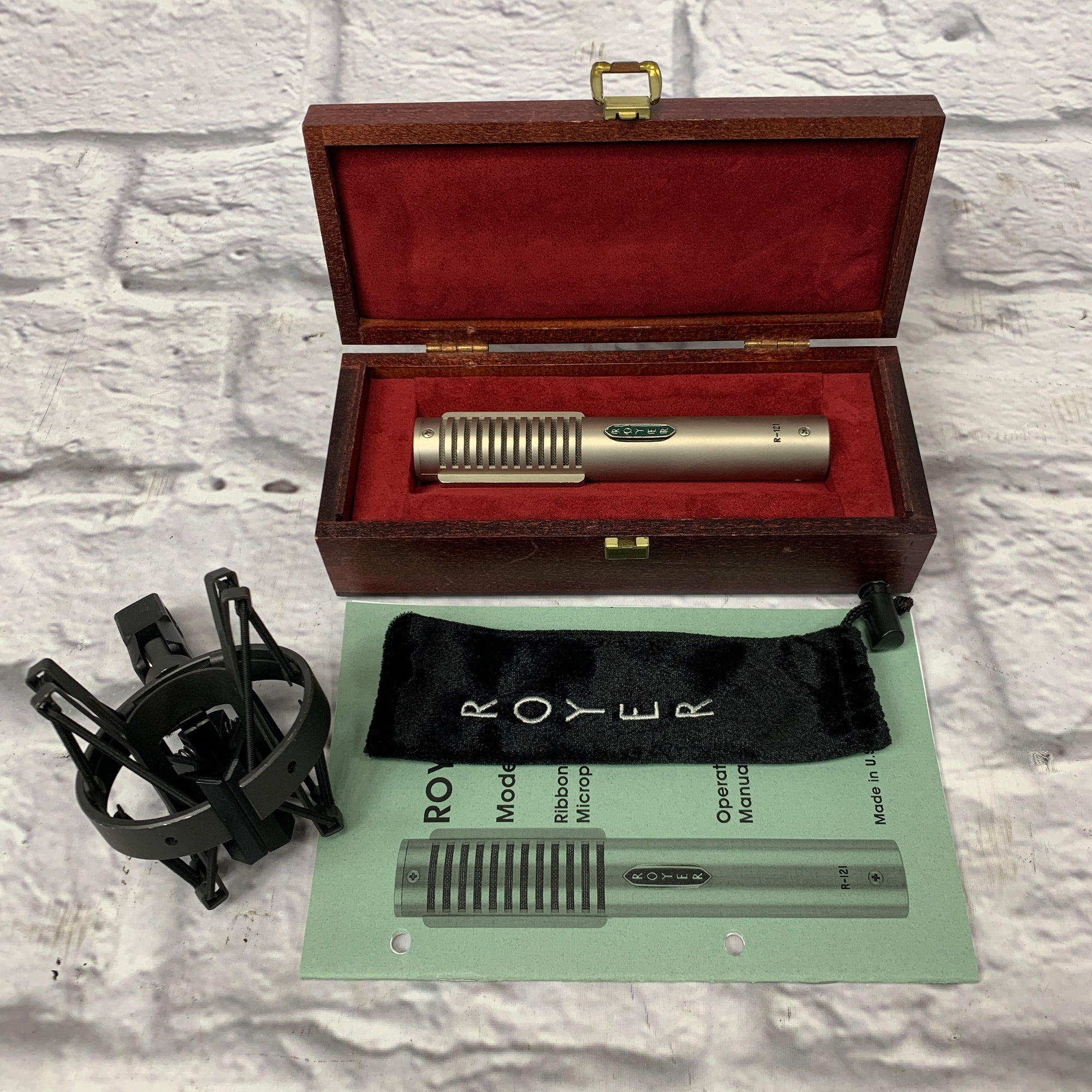 Royer R-121 Ribbon Microphone w/ Shock Mount