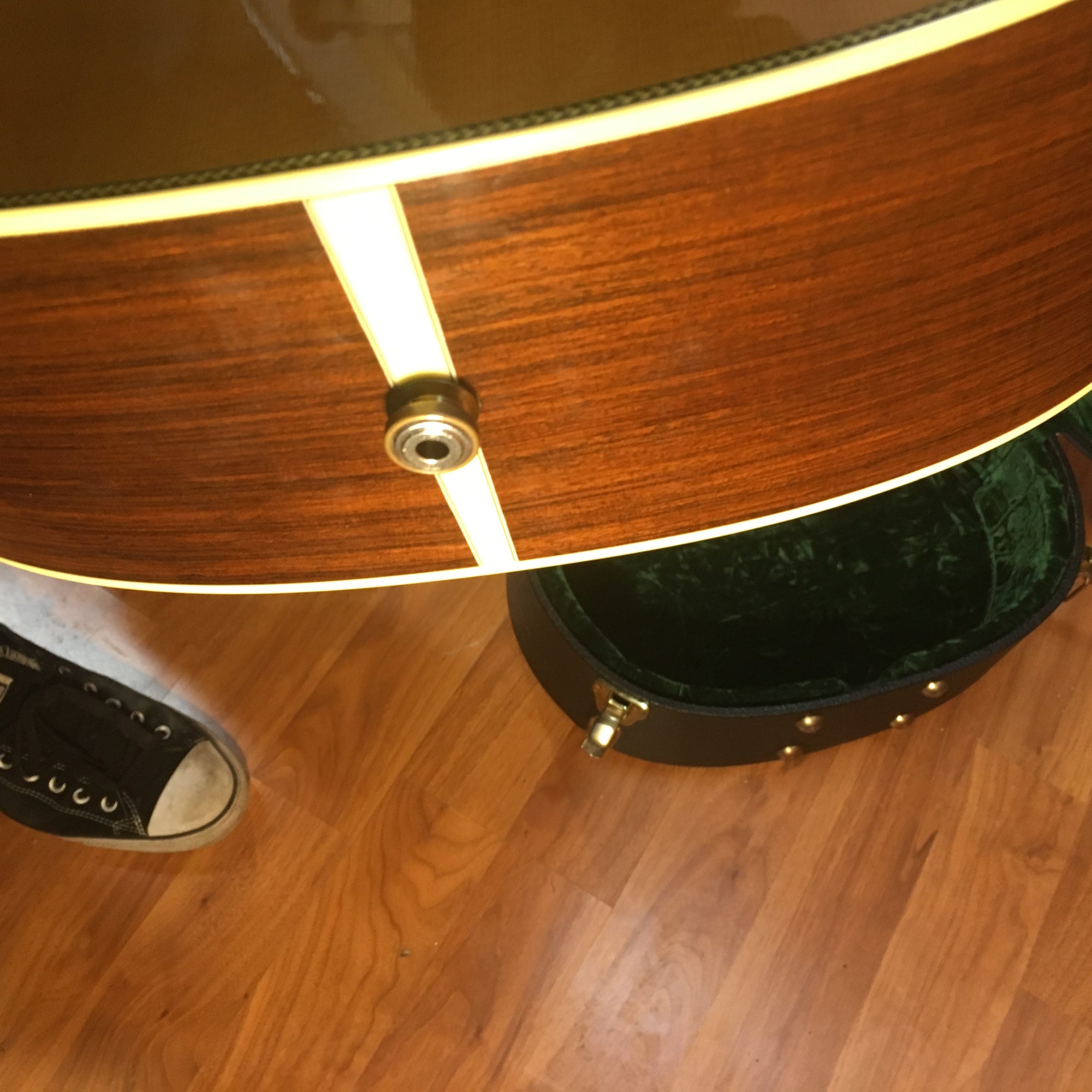 Martin HD28VR Natural Finish Acoustic Guitar w Hard Case