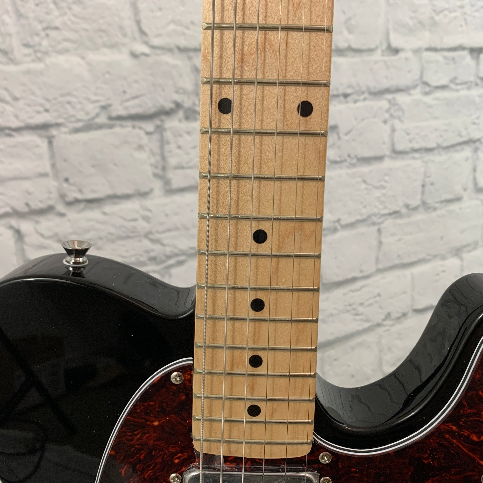 Nashville Guitar Works 125 Single Cutaway - Black, Maple Fretboard