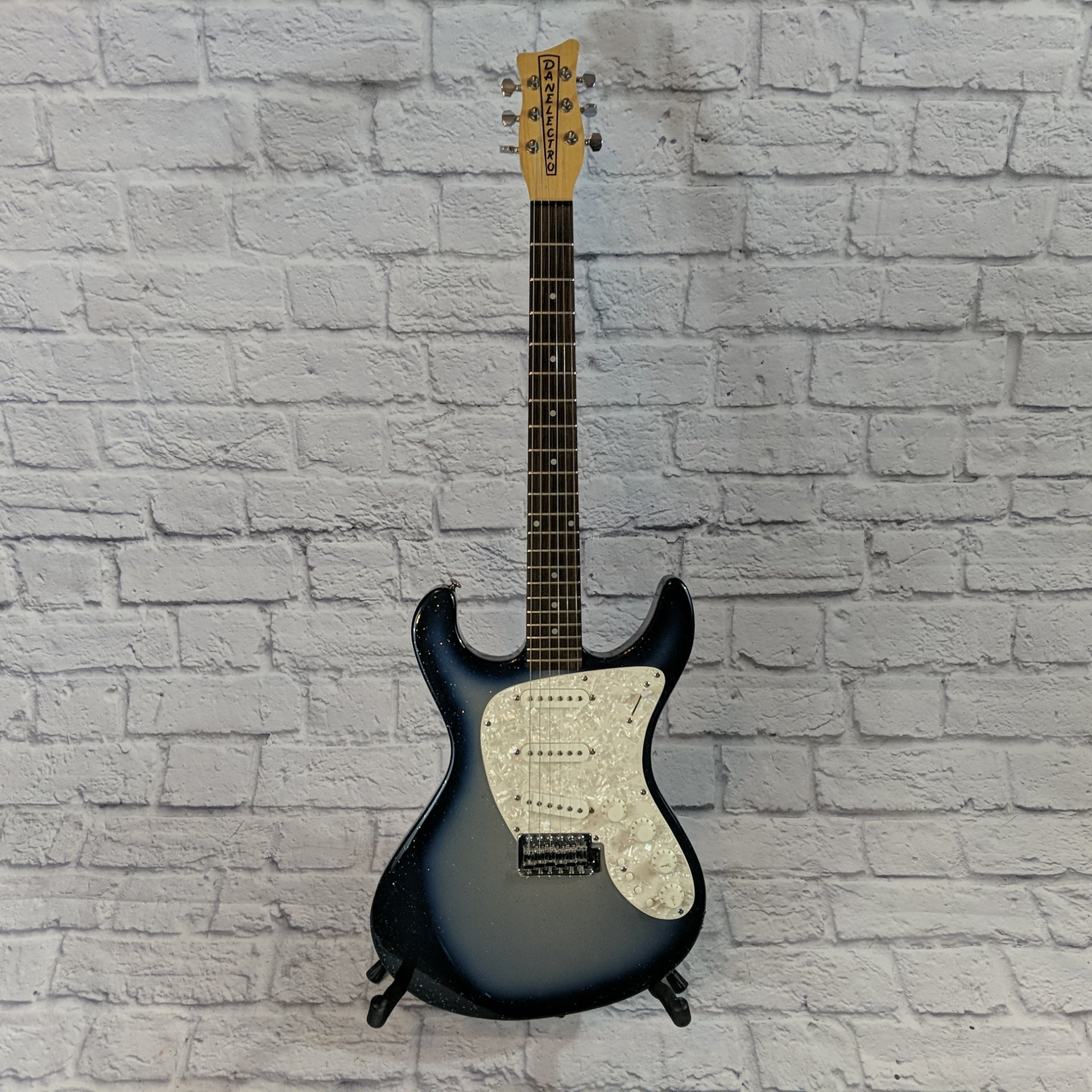Danelectro Innuendo DanoBlaster Electric Guitar with Built in Effects - Midnight Blue Sparkle