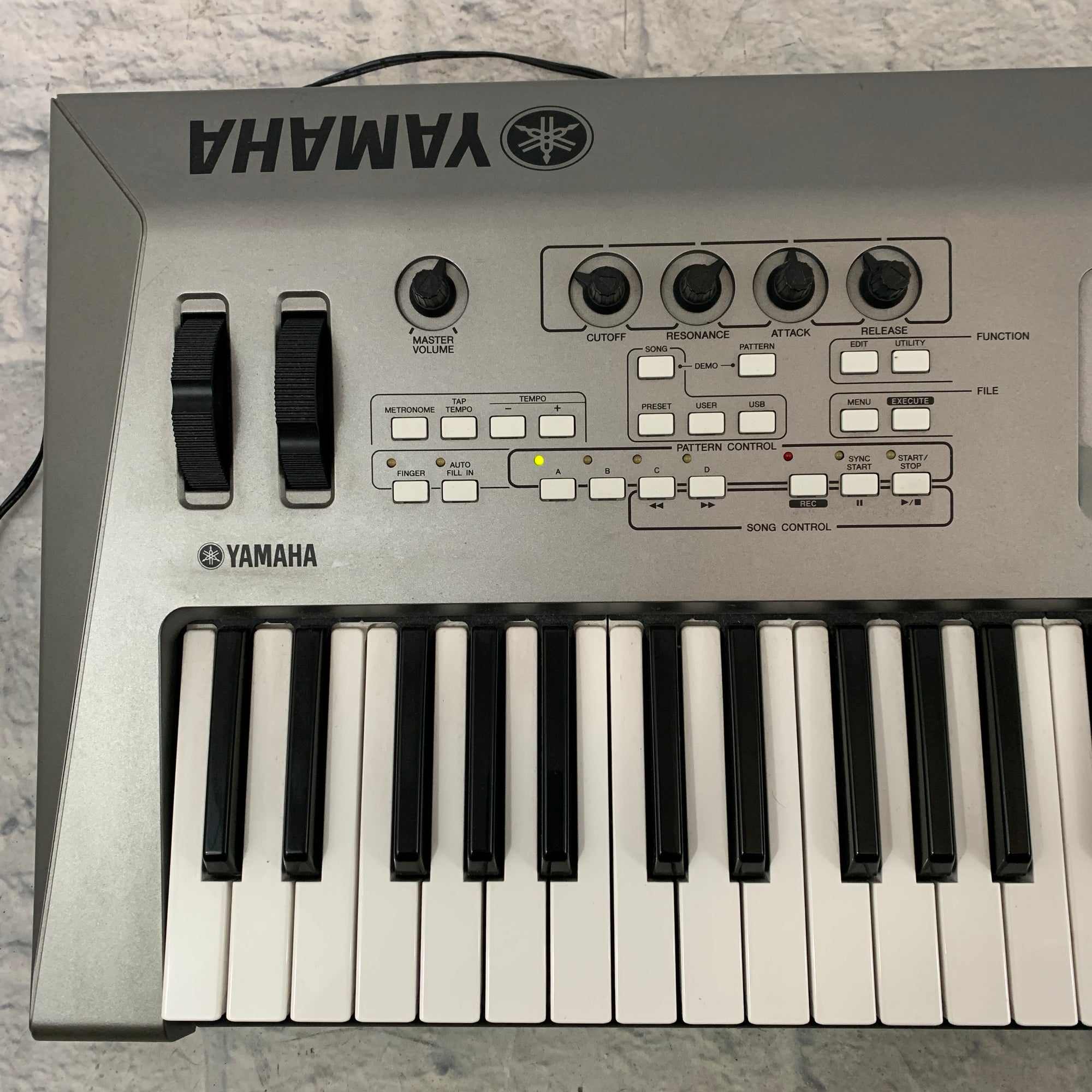 Yamaha MM6 61 Key Synth Workstation