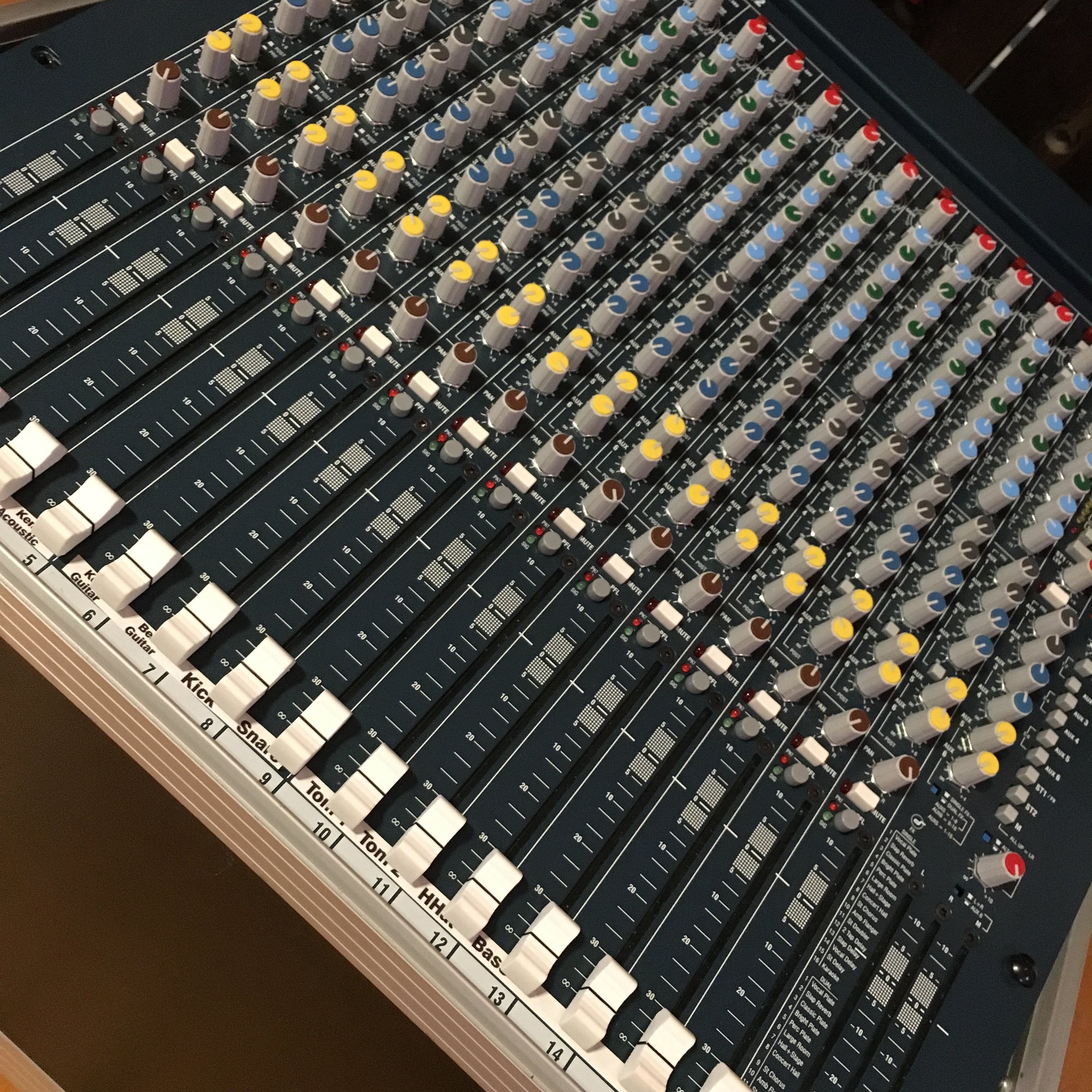 ** Allen & Heath Mix Wizard 16 Channel Mixer w/ Hard Case