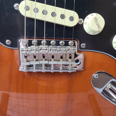 Fender Vintera '70s Stratocaster Electric Guitar, Maple Fingerboard