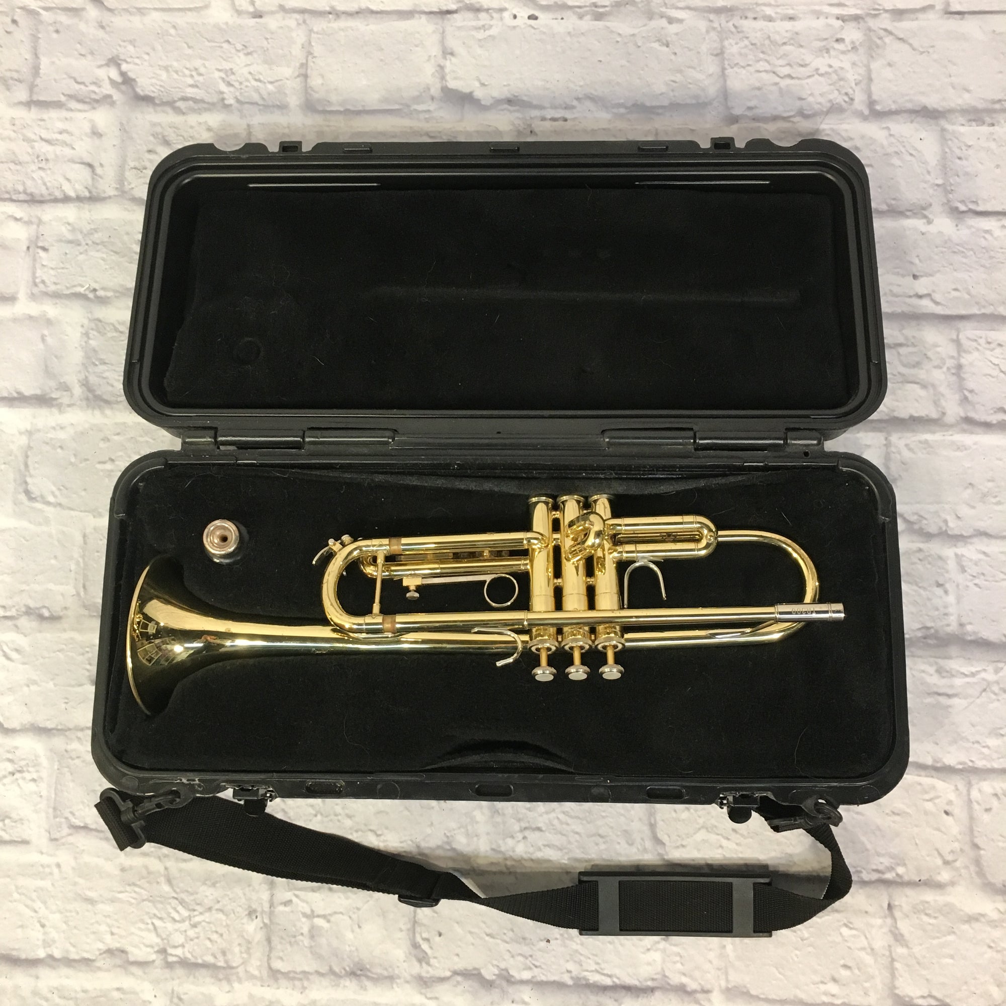 Bach TR-300 Trumpet w Hard Case - Evolution Music