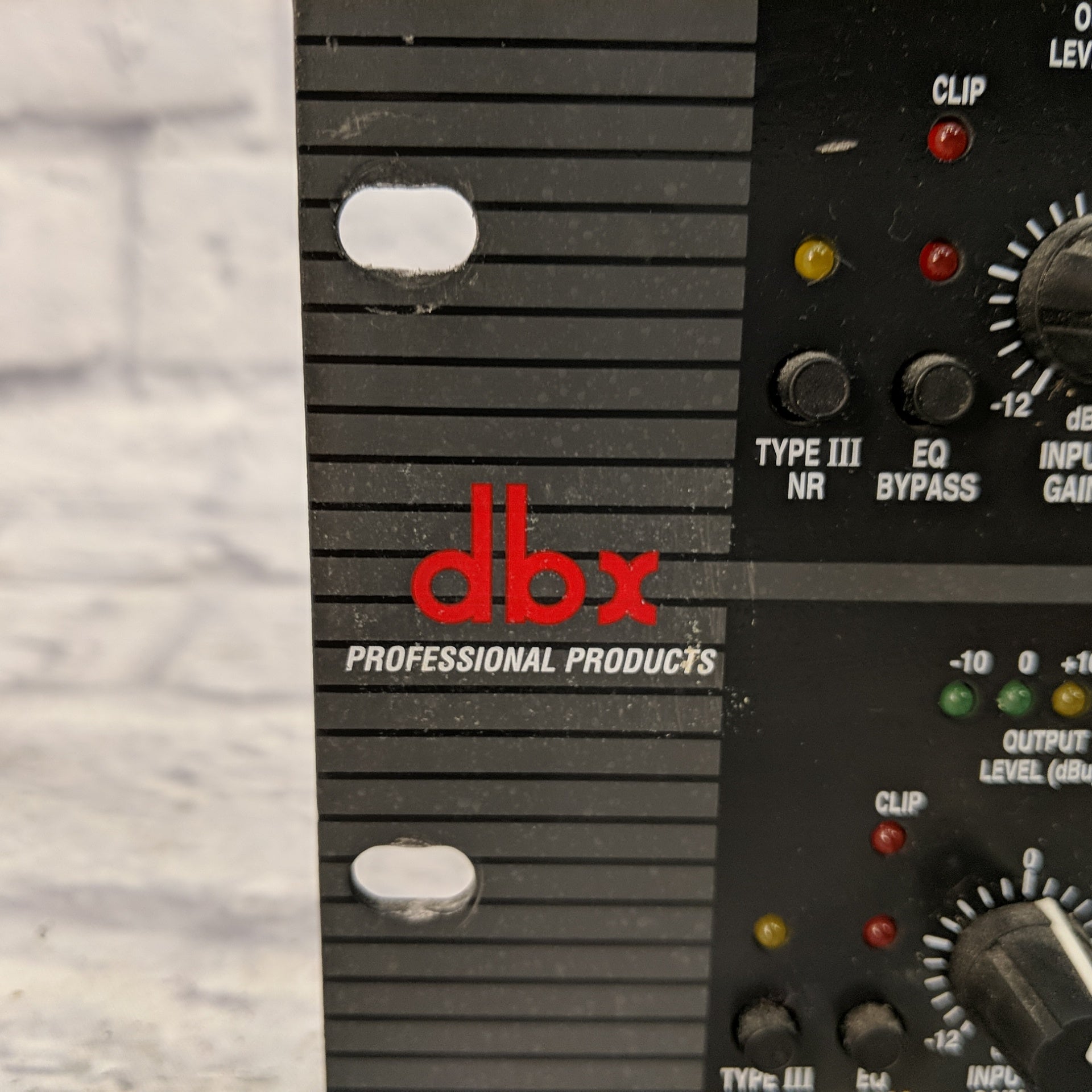 dbx 2231 2 Channel 31-Band Graphic EQ/Limiter w/ Type III Noise