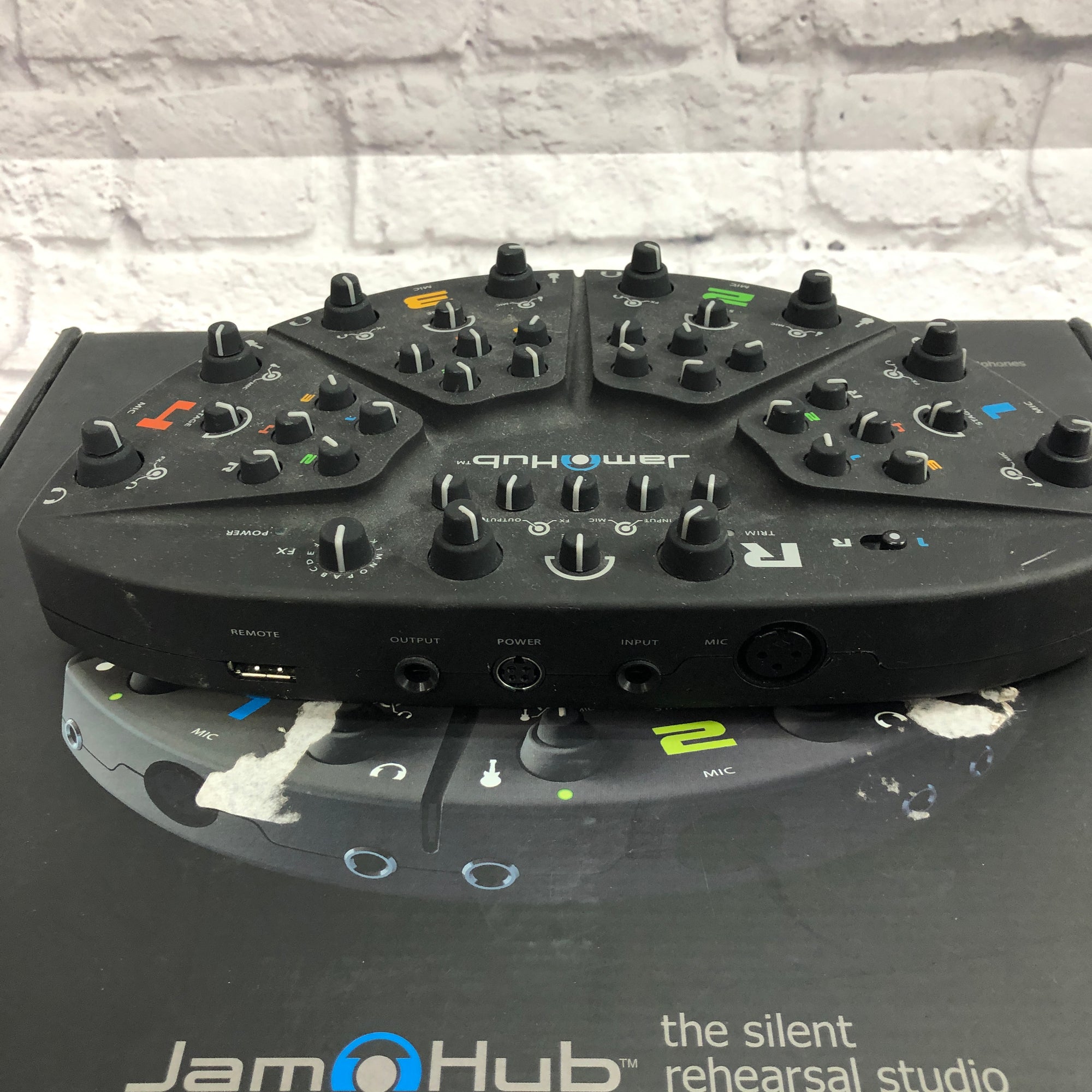 Jamhub Bedroom Silent Rehearsal Studio - Evolution Music