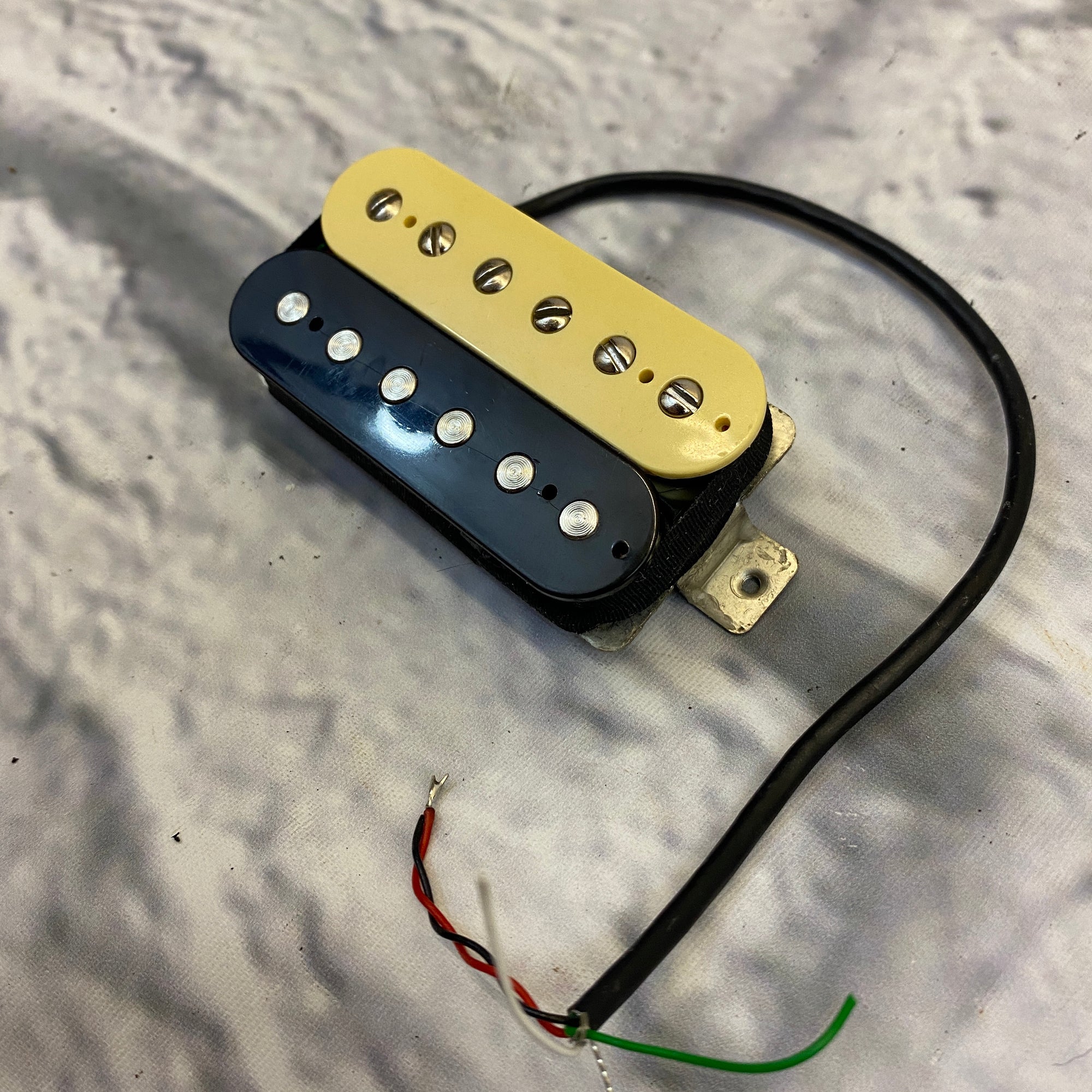 Unknown Humbucker Bridge Pickup - Black/Cream